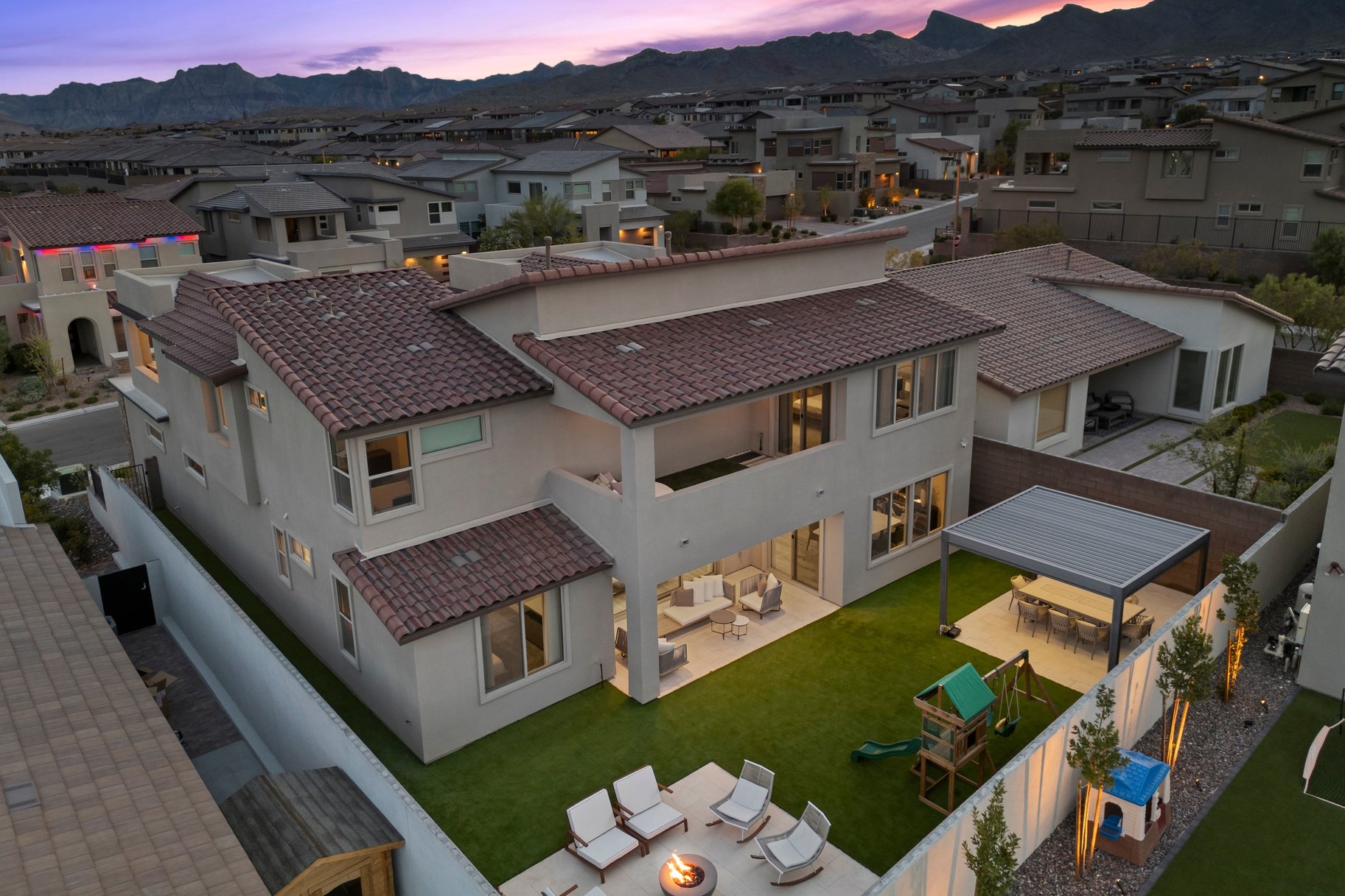  Upgraded Summerlin West Gated Home with Strip & Mountain Views - 物件實景