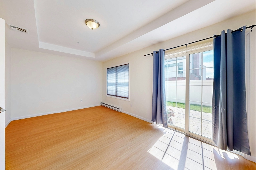 Lynn, Massachusetts, 01905, United States, 2 Bedrooms Bedrooms, ,2 BathroomsBathrooms,Residential,For Sale,1976734