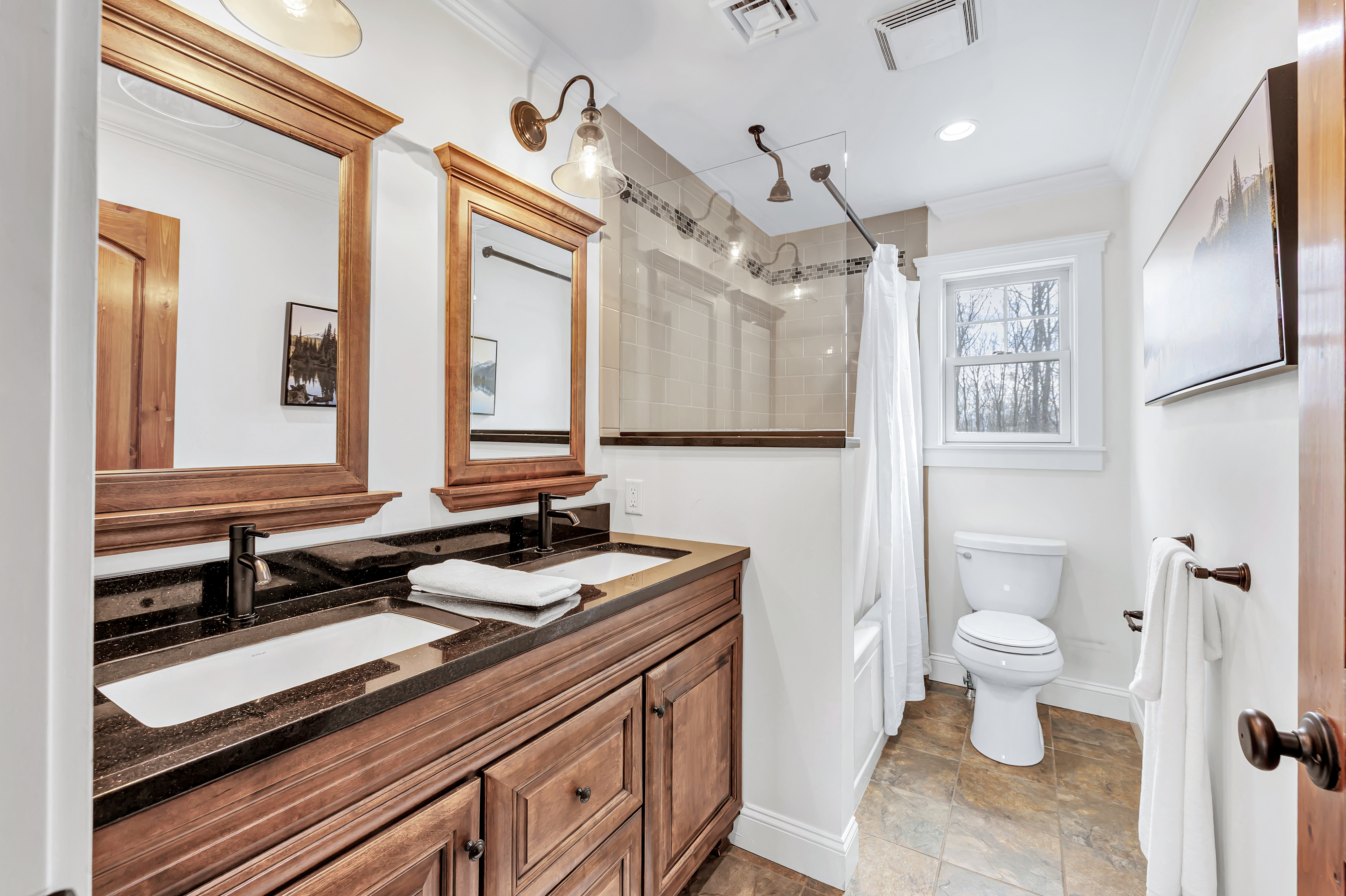 Danbury, Connecticut, 06811, United States, 10 Bedrooms Bedrooms, ,5 BathroomsBathrooms,Residential,For Sale,1992409