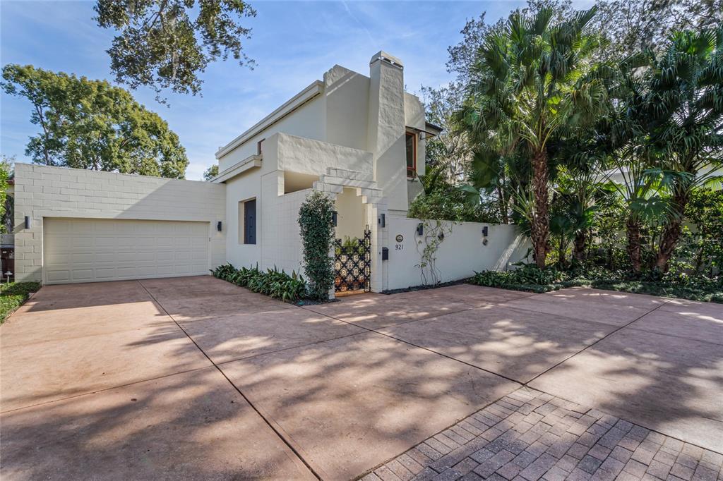 Orlando, Florida, 32806, United States, 3 Bedrooms Bedrooms, ,4 BathroomsBathrooms,Residential,For Sale,1927434