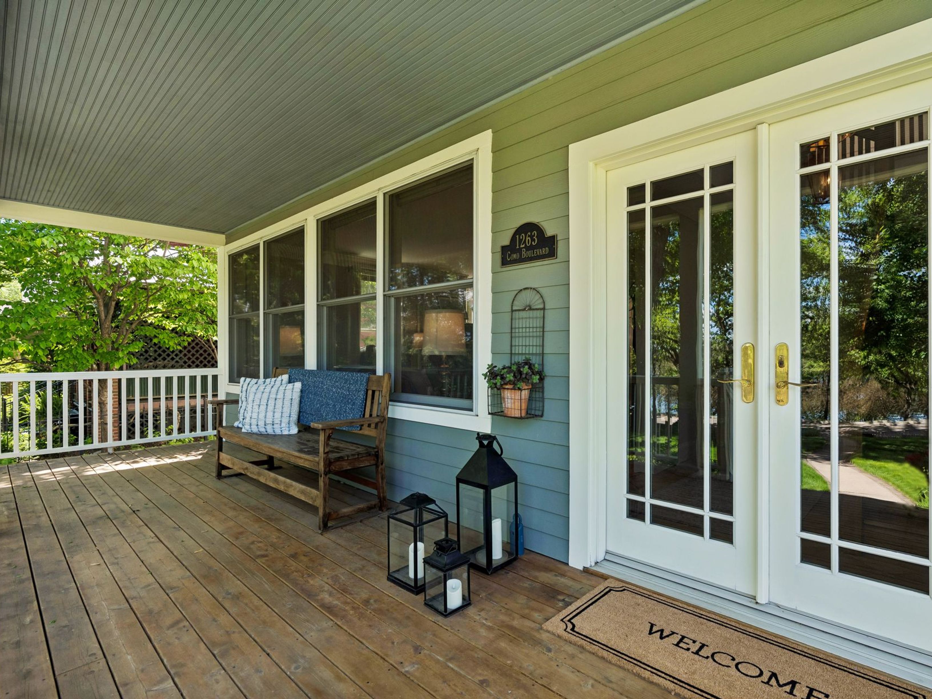  Historic Lakeside Retreat with Sunrooms and Timeless Charm - 物件實景