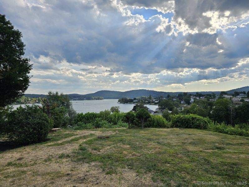 Brookfield, Connecticut, 06804, United States, 3 Bedrooms Bedrooms, ,4 BathroomsBathrooms,Residential,For Sale,1940398