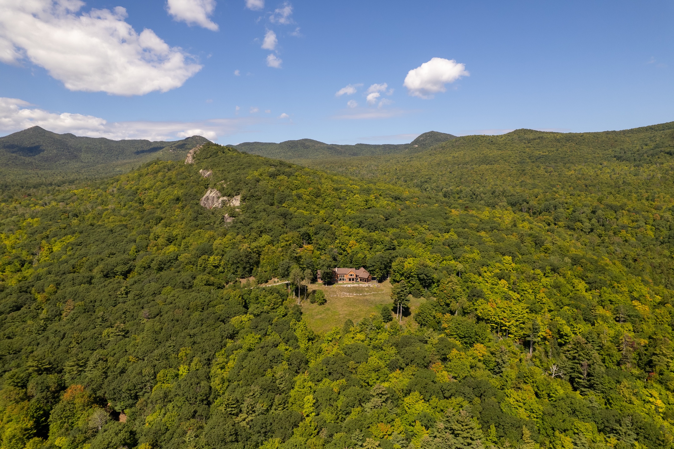  328 Hurricane Mountain Lane, Elizabethtown, NY, 12932 - 物件實景