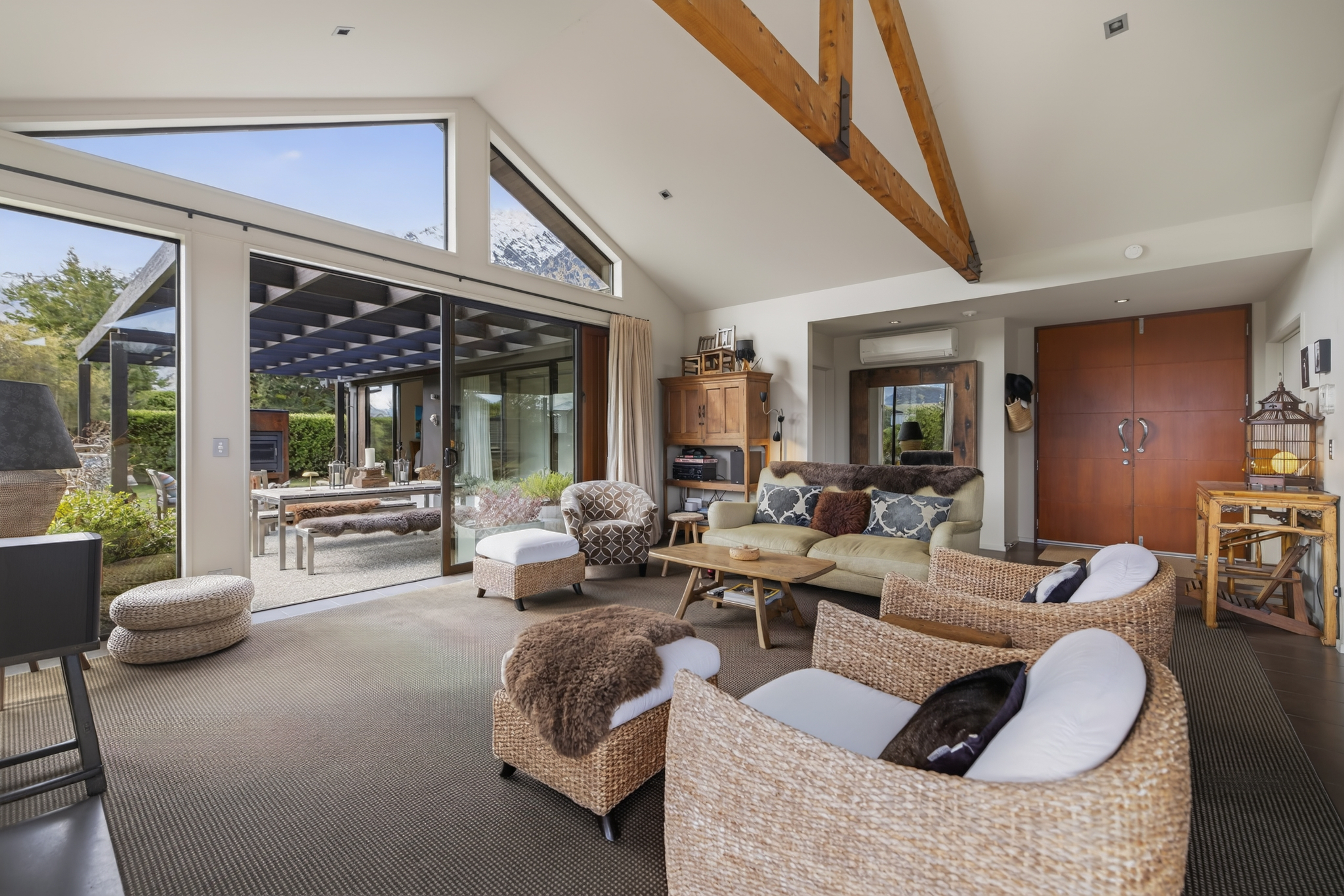  Sun, Space and Reserve Front Outdoor Living - 物件實景