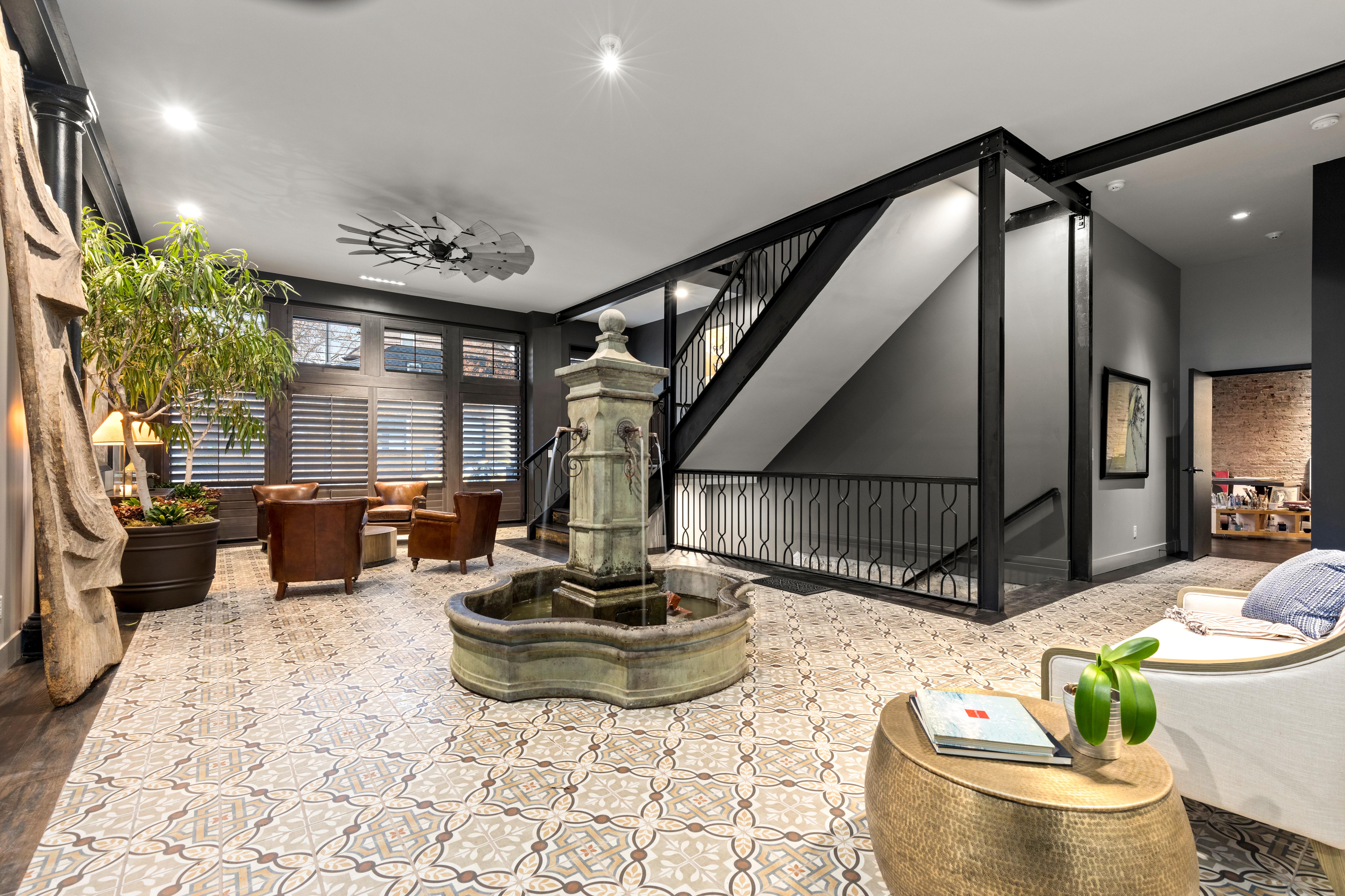  Discover this stunning & highly desirable property in the heart of the CWE - 物件實景