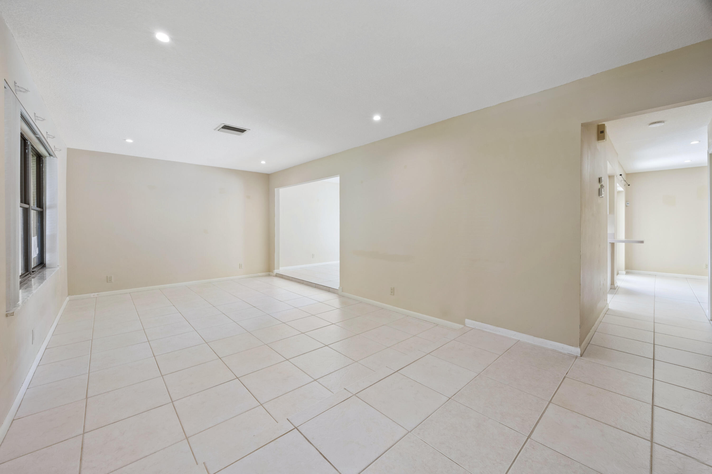 Lake Worth, Florida, 33462, United States, 3 Bedrooms Bedrooms, ,2 BathroomsBathrooms,Residential,For Sale,1966496