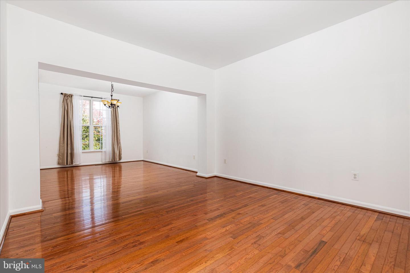 Round Hill, Virginia, 20141, United States, 4 Bedrooms Bedrooms, ,4 BathroomsBathrooms,Residential,For Sale,1987727