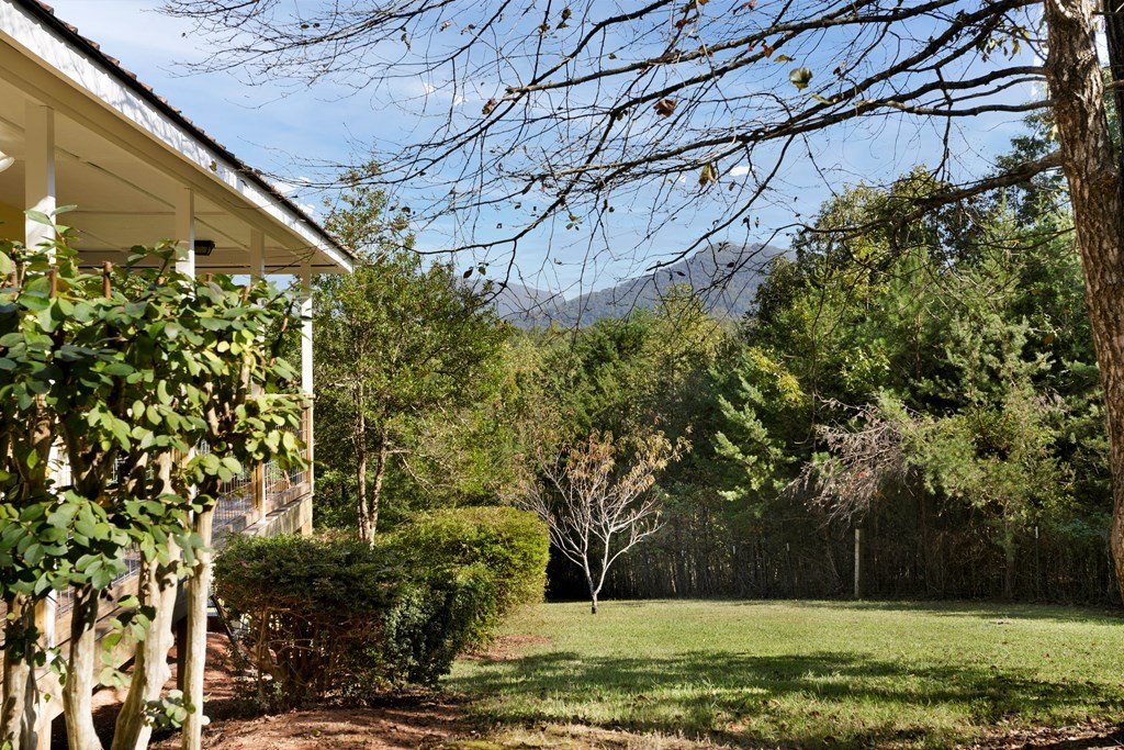 Hiawassee, Georgia, 30546, United States, 2 Bedrooms Bedrooms, ,3 BathroomsBathrooms,Residential,For Sale,1979579