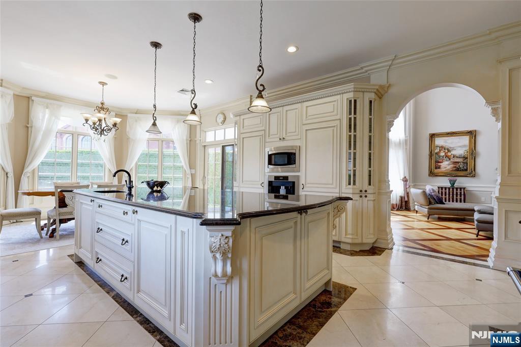 Fort Lee, New Jersey, 07024, United States, 6 Bedrooms Bedrooms, ,7 BathroomsBathrooms,Residential,For Sale,1891733