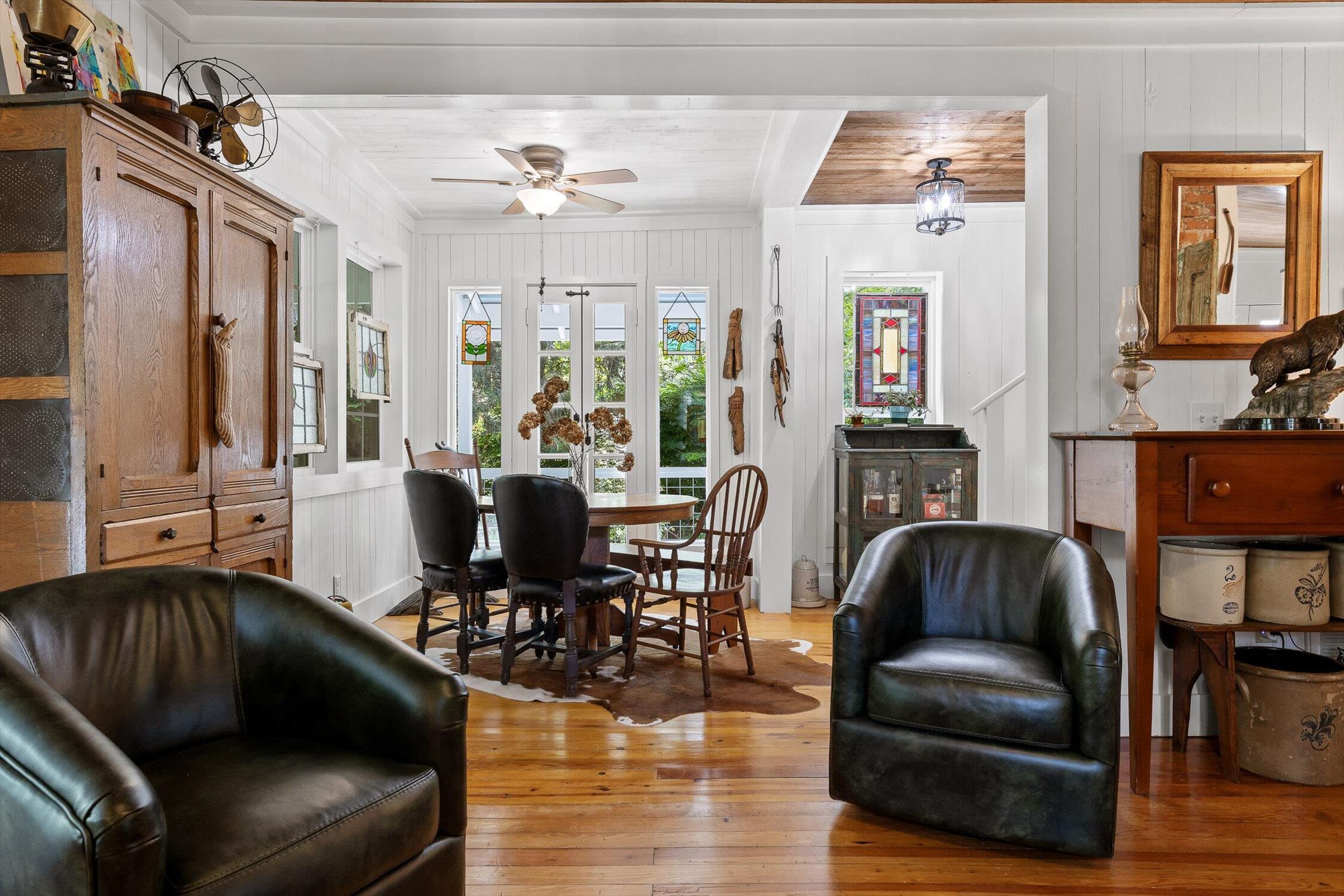 Mentone, Alabama, 35984, United States, 3 Bedrooms Bedrooms, ,2 BathroomsBathrooms,Residential,For Sale,1973723