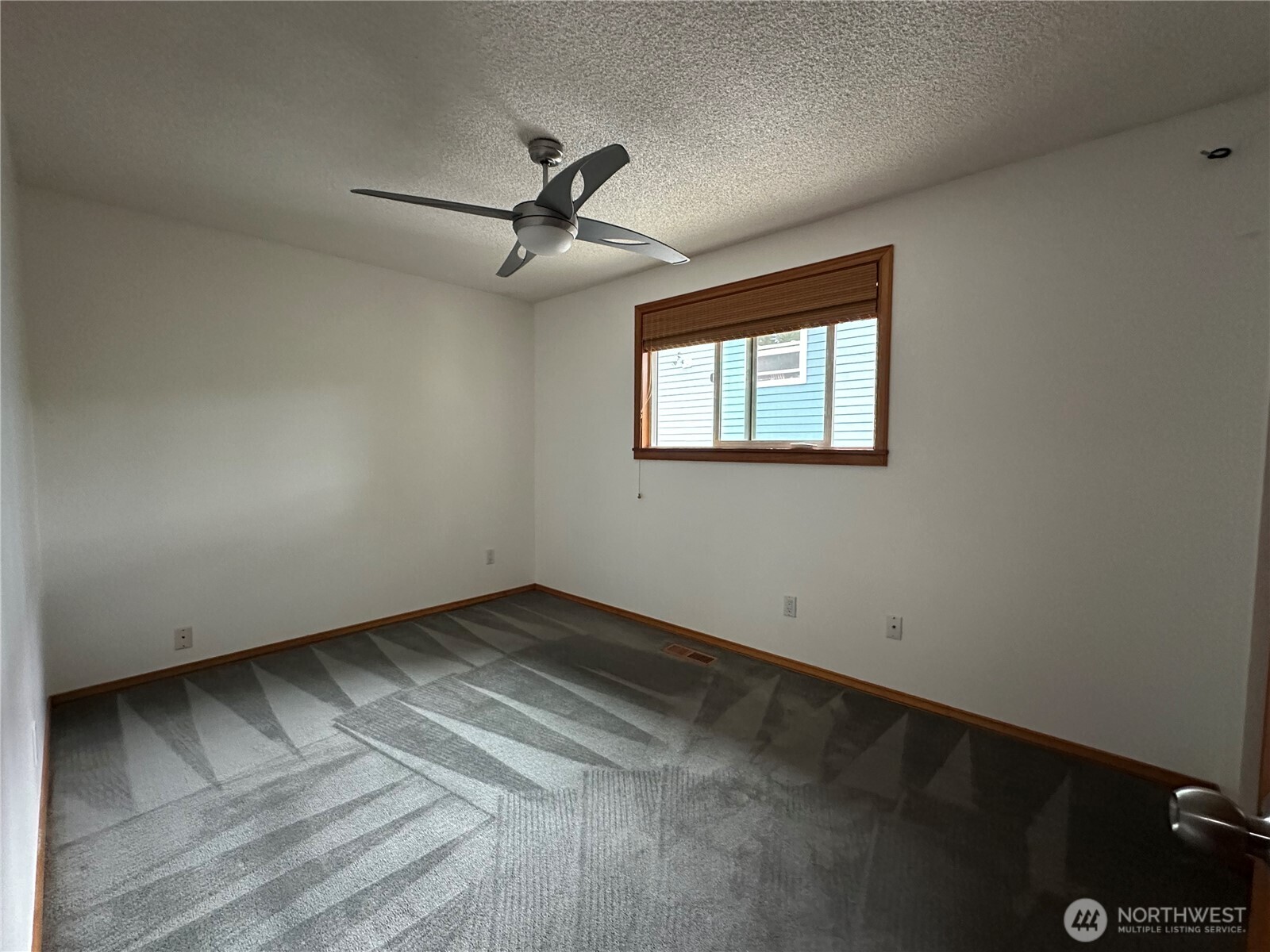 Kirkland, Washington, 98034, United States, 4 Bedrooms Bedrooms, ,3 BathroomsBathrooms,Residential,For Sale,1975566