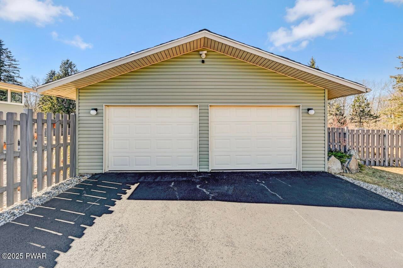 Lords Valley, Pennsylvania, 18428, United States, 4 Bedrooms Bedrooms, ,2 BathroomsBathrooms,Residential,For Sale,2005448