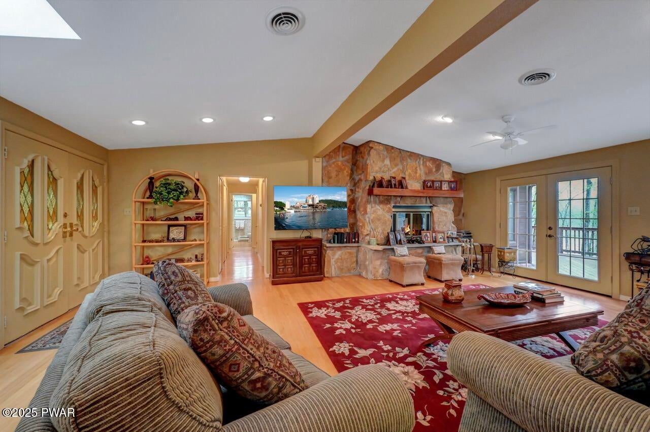 Lords Valley, Pennsylvania, 18428, United States, 5 Bedrooms Bedrooms, ,3 BathroomsBathrooms,Residential,For Sale,1977416