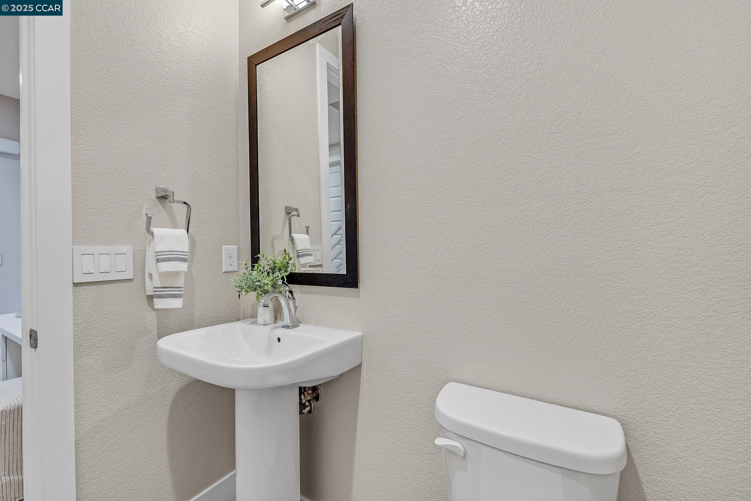 Dublin, California, 94568, United States, 4 Bedrooms Bedrooms, ,3 BathroomsBathrooms,Residential,For Sale,1949817
