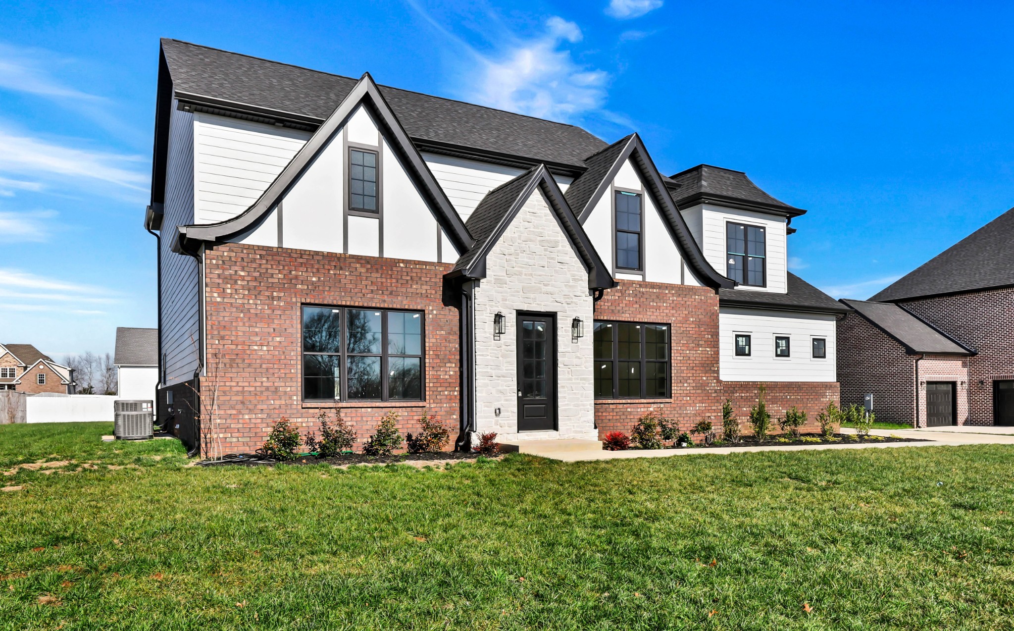 Clarksville, Tennessee, 37043, United States, 4 Bedrooms Bedrooms, ,4 BathroomsBathrooms,Residential,For Sale,2005761