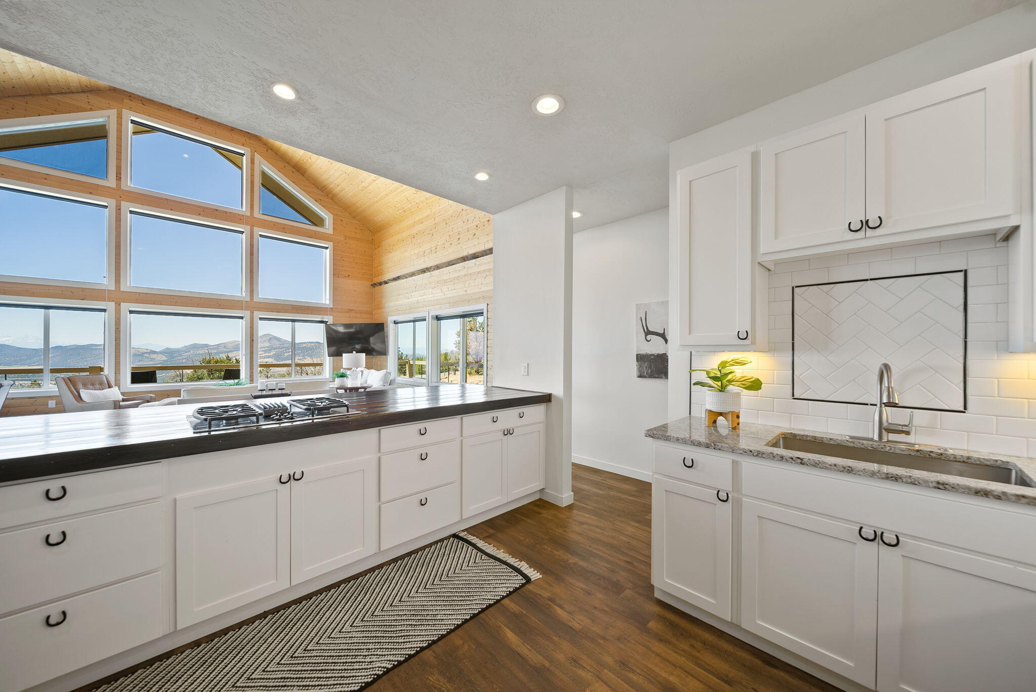 Prineville, Oregon, 97754, United States, 4 Bedrooms Bedrooms, ,3 BathroomsBathrooms,Residential,For Sale,1902068