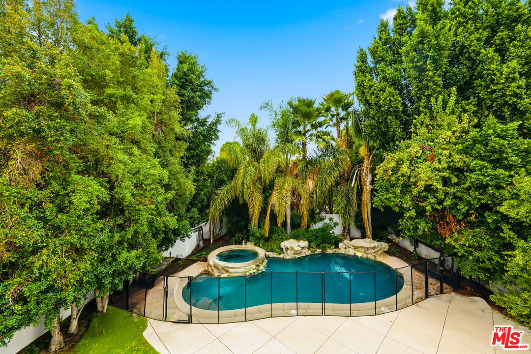 Encino, California, 91436, United States, 4 Bedrooms Bedrooms, ,3 BathroomsBathrooms,Residential,For Sale,1988091