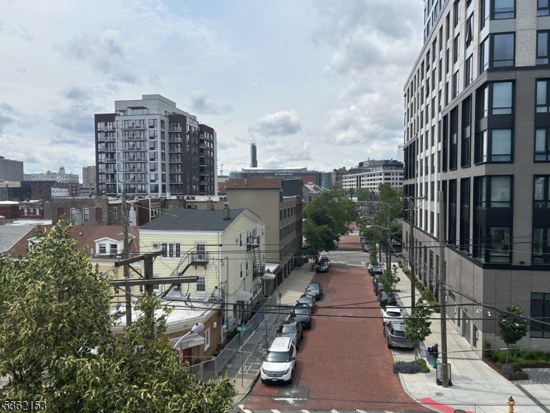 Newark City, New Jersey, 07105, United States, 2 Bedrooms Bedrooms, ,3 BathroomsBathrooms,Residential,For Sale,1849071