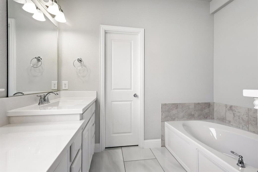 Little Elm, Texas, 75068, United States, 4 Bedrooms Bedrooms, ,5 BathroomsBathrooms,Residential,For Sale,2030364