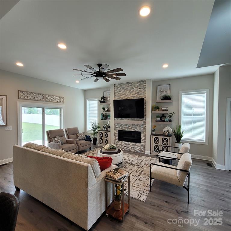 Hickory, North Carolina, 28602, United States, 3 Bedrooms Bedrooms, ,3 BathroomsBathrooms,Residential,For Sale,2000126