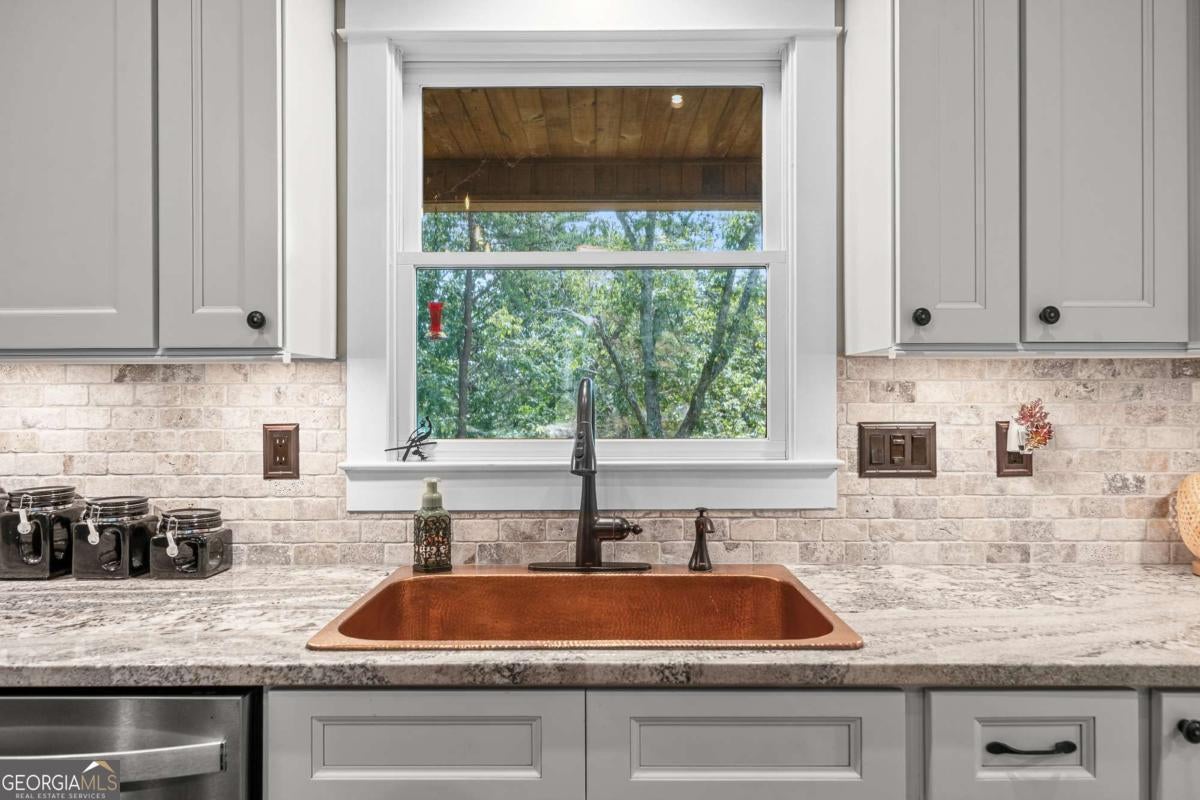 Talking Rock, Georgia, 30175, United States, 3 Bedrooms Bedrooms, ,2 BathroomsBathrooms,Residential,For Sale,1972070