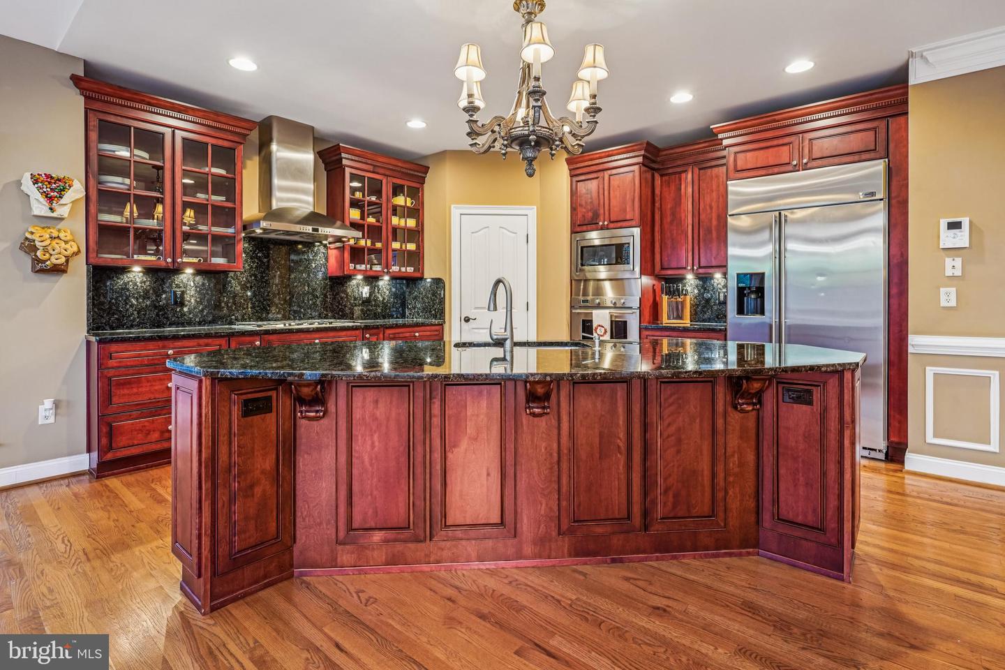 North Bethesda, Maryland, 20852, United States, 5 Bedrooms Bedrooms, ,5 BathroomsBathrooms,Residential,For Sale,1991971