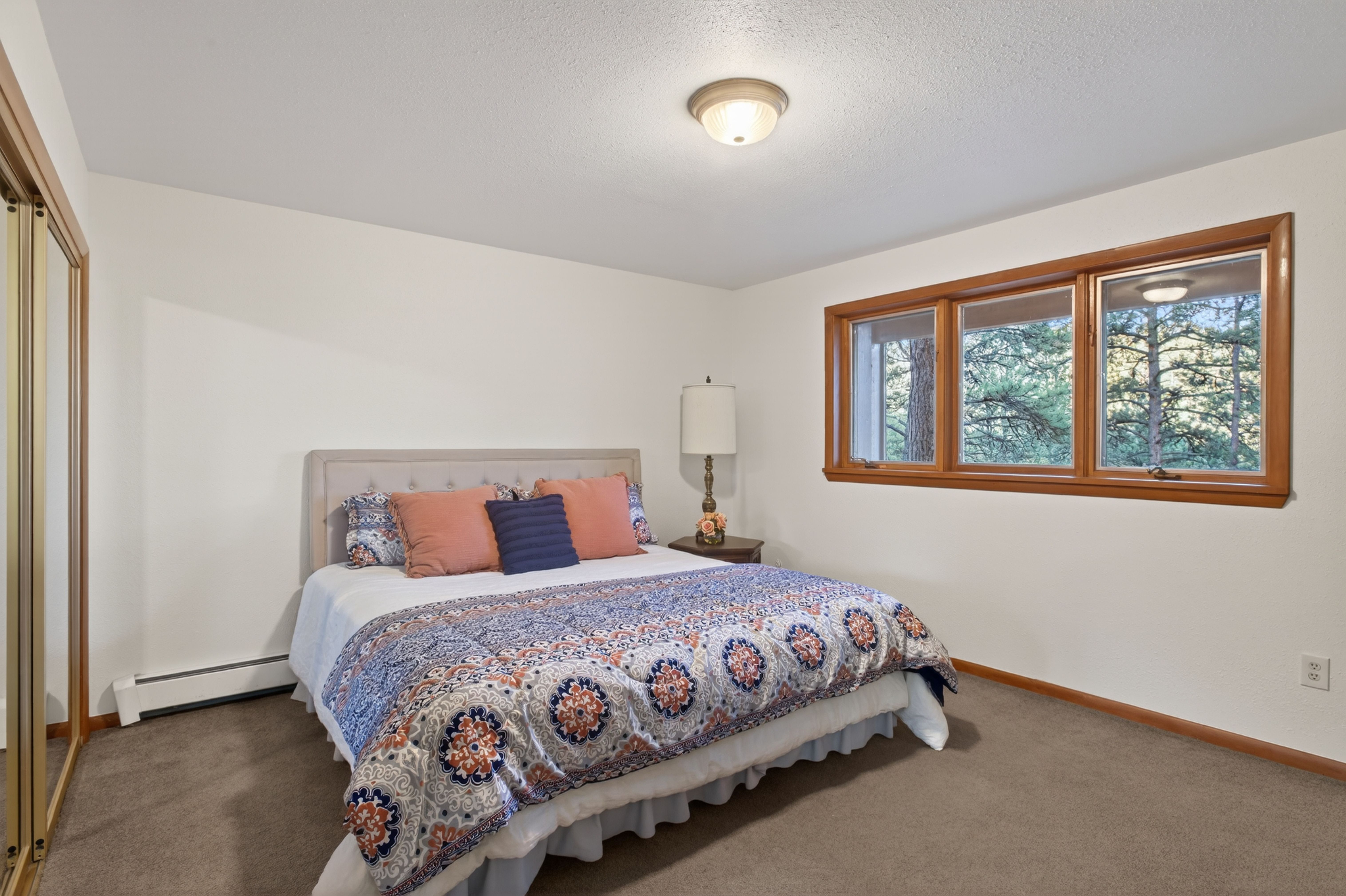  Ranch-style Custom Home on 1.16 Acre Sunny and Treed Lot in Genesee - 物件實景