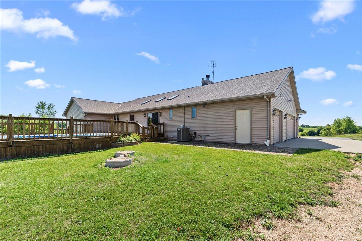 Hubbard, Wisconsin, 53035, United States, 4 Bedrooms Bedrooms, ,4 BathroomsBathrooms,Residential,For Sale,1885428
