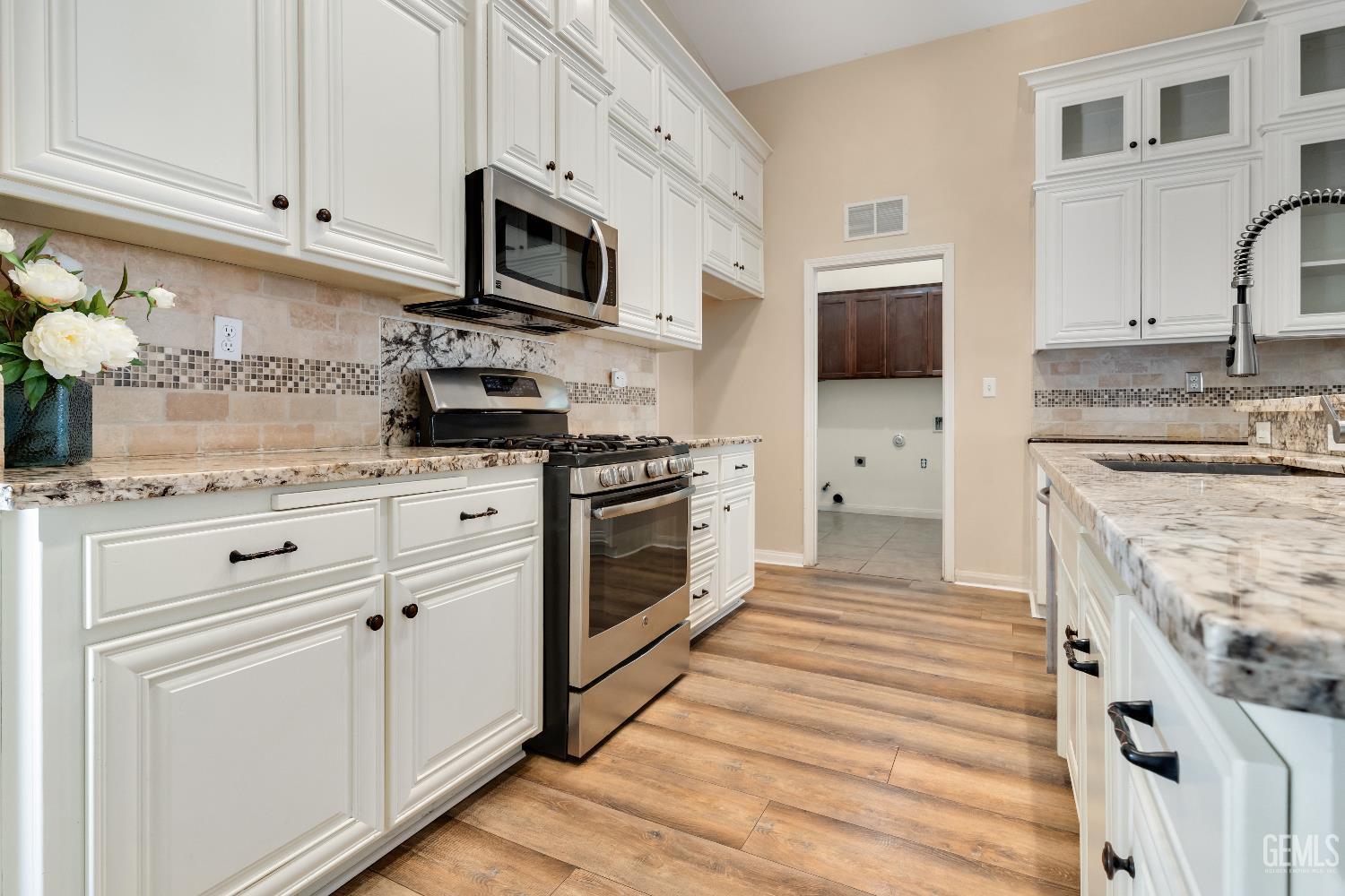 Bakersfield, California, 93311, United States, 5 Bedrooms Bedrooms, ,2 BathroomsBathrooms,Residential,For Sale,1985071