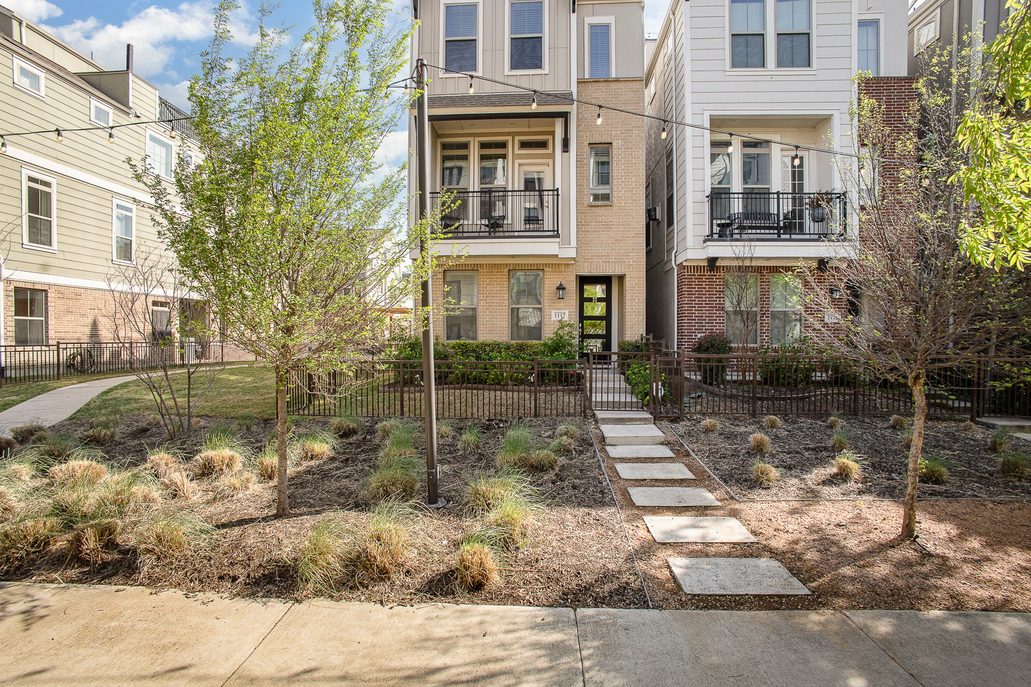 Dallas, Texas, 75212, United States, 3 Bedrooms Bedrooms, ,4 BathroomsBathrooms,Residential,For Sale,1760798