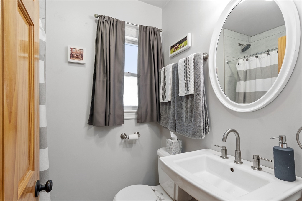 Framingham, Massachusetts, 01701, United States, 4 Bedrooms Bedrooms, ,3 BathroomsBathrooms,Residential,For Sale,1939196