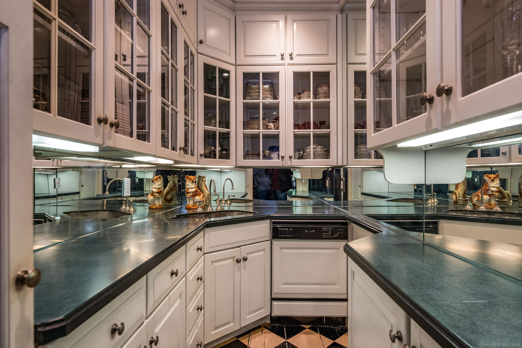 Madison, Connecticut, 06443, United States, 5 Bedrooms Bedrooms, ,4 BathroomsBathrooms,Residential,For Sale,1838358