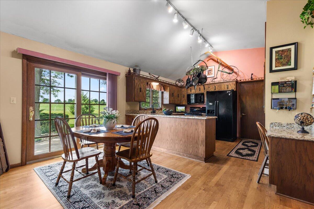 West Bend, Wisconsin, 53095, United States, 3 Bedrooms Bedrooms, ,2 BathroomsBathrooms,Residential,For Sale,1917208