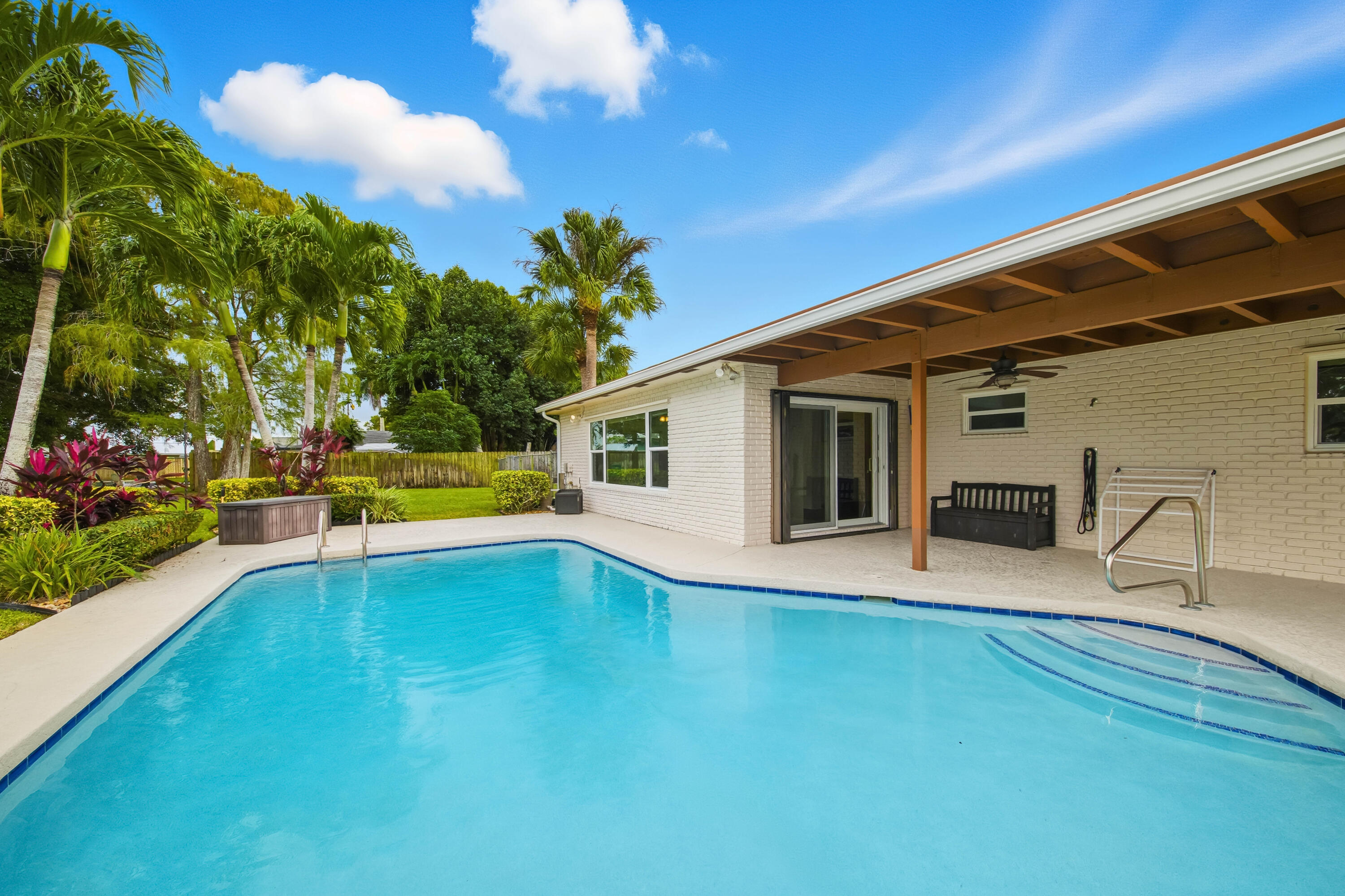 Royal Palm Beach, Florida, 33411, United States, 3 Bedrooms Bedrooms, ,3 BathroomsBathrooms,Residential,For Sale,1970121