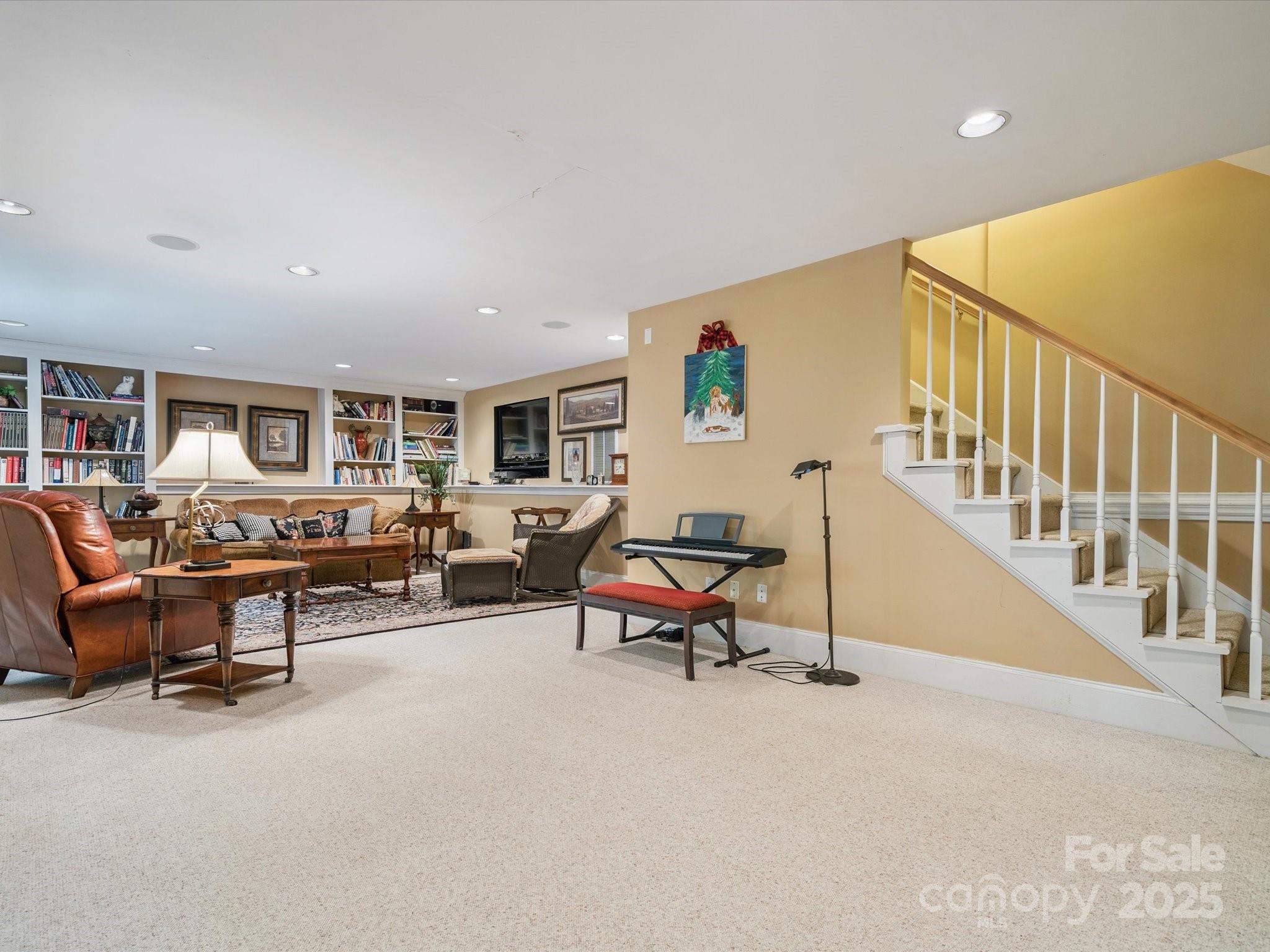 Matthews, North Carolina, 28105, United States, 5 Bedrooms Bedrooms, ,4 BathroomsBathrooms,Residential,For Sale,1905992