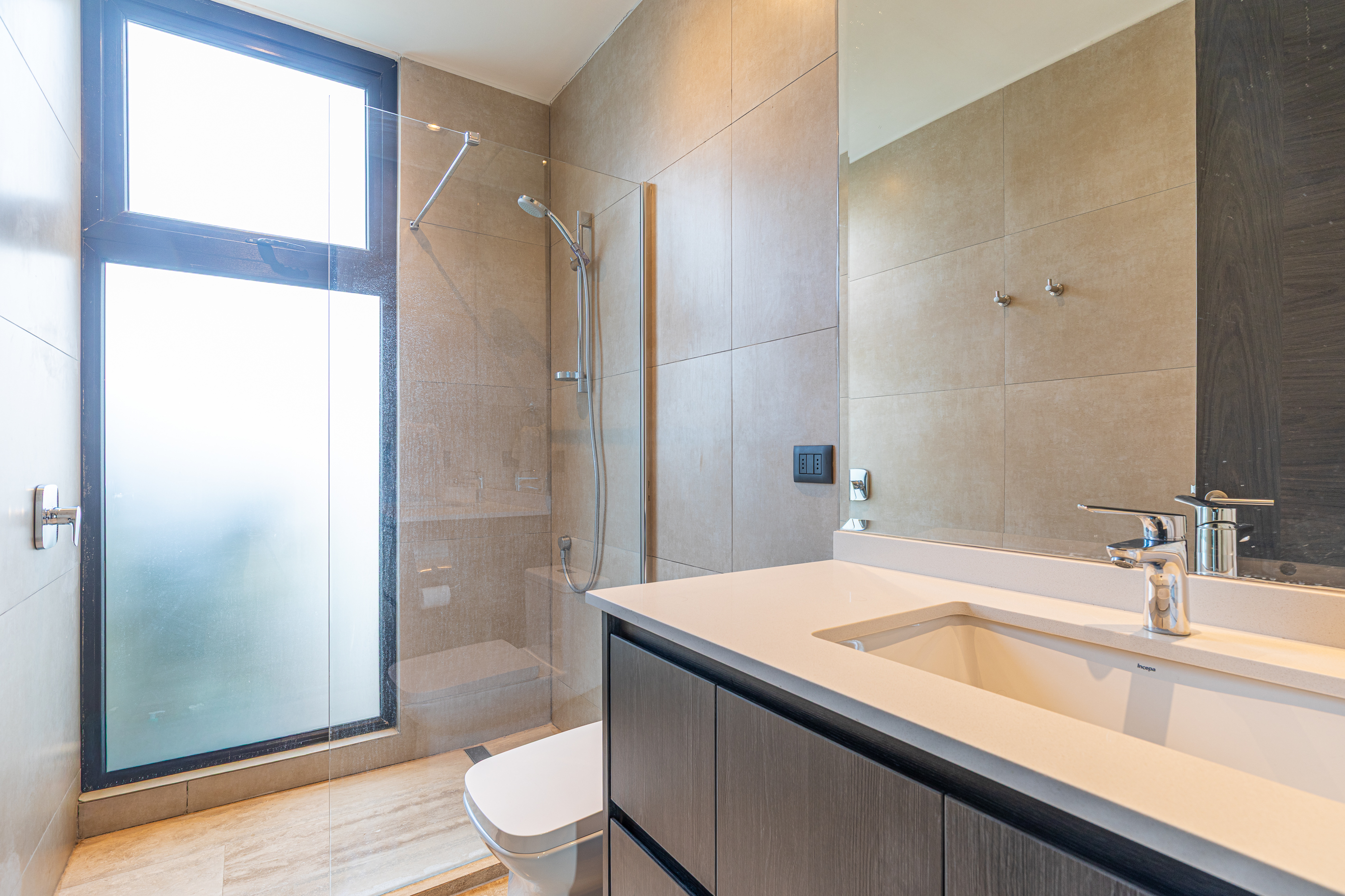  Modern 4-Bedroom Home in Las Brisas Gated Community - 物件實景