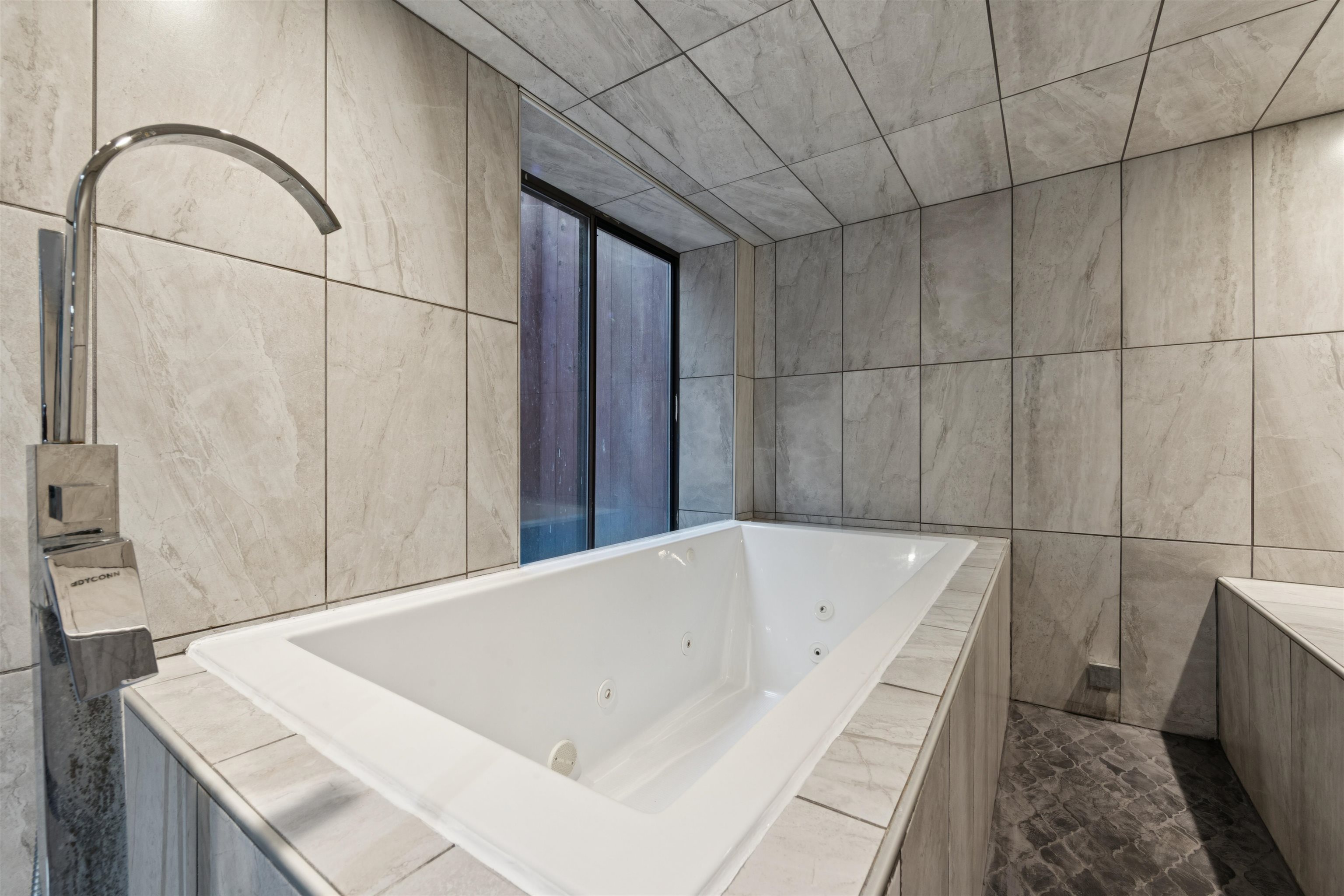 Wichita, Kansas, 67206, United States, 2 Bedrooms Bedrooms, ,4 BathroomsBathrooms,Residential,For Sale,1911450