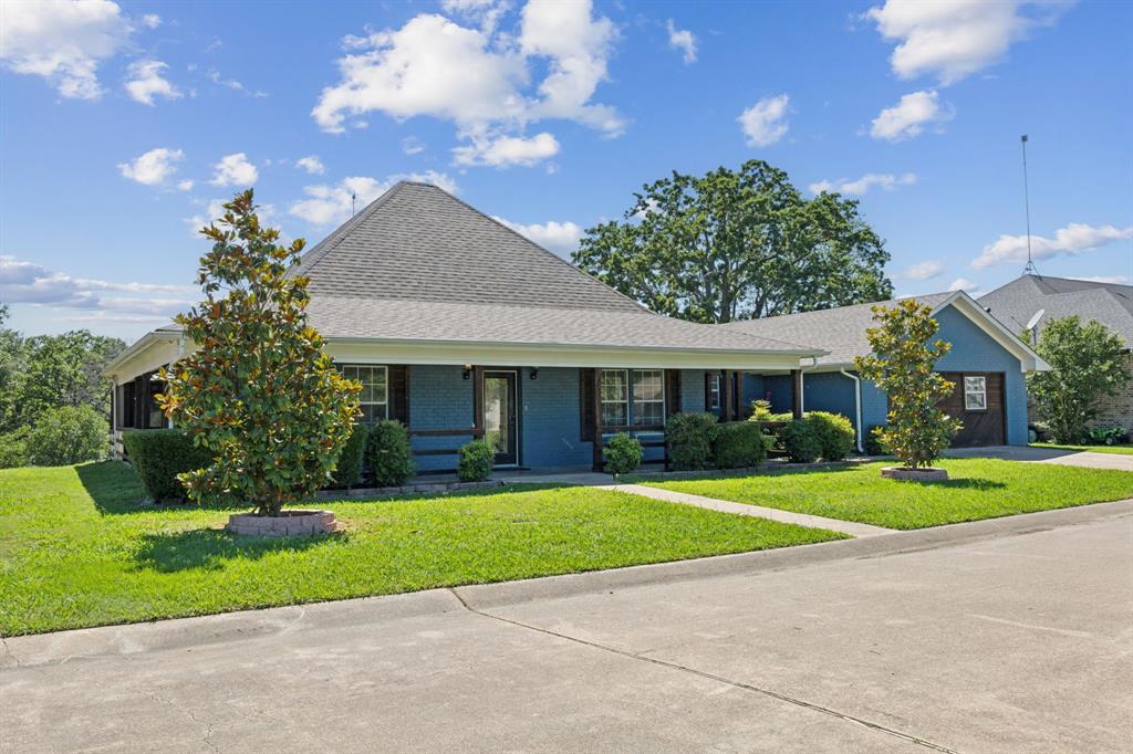 Quinlan, Texas, 75474, United States, 5 Bedrooms Bedrooms, ,3 BathroomsBathrooms,Residential,For Sale,1828402
