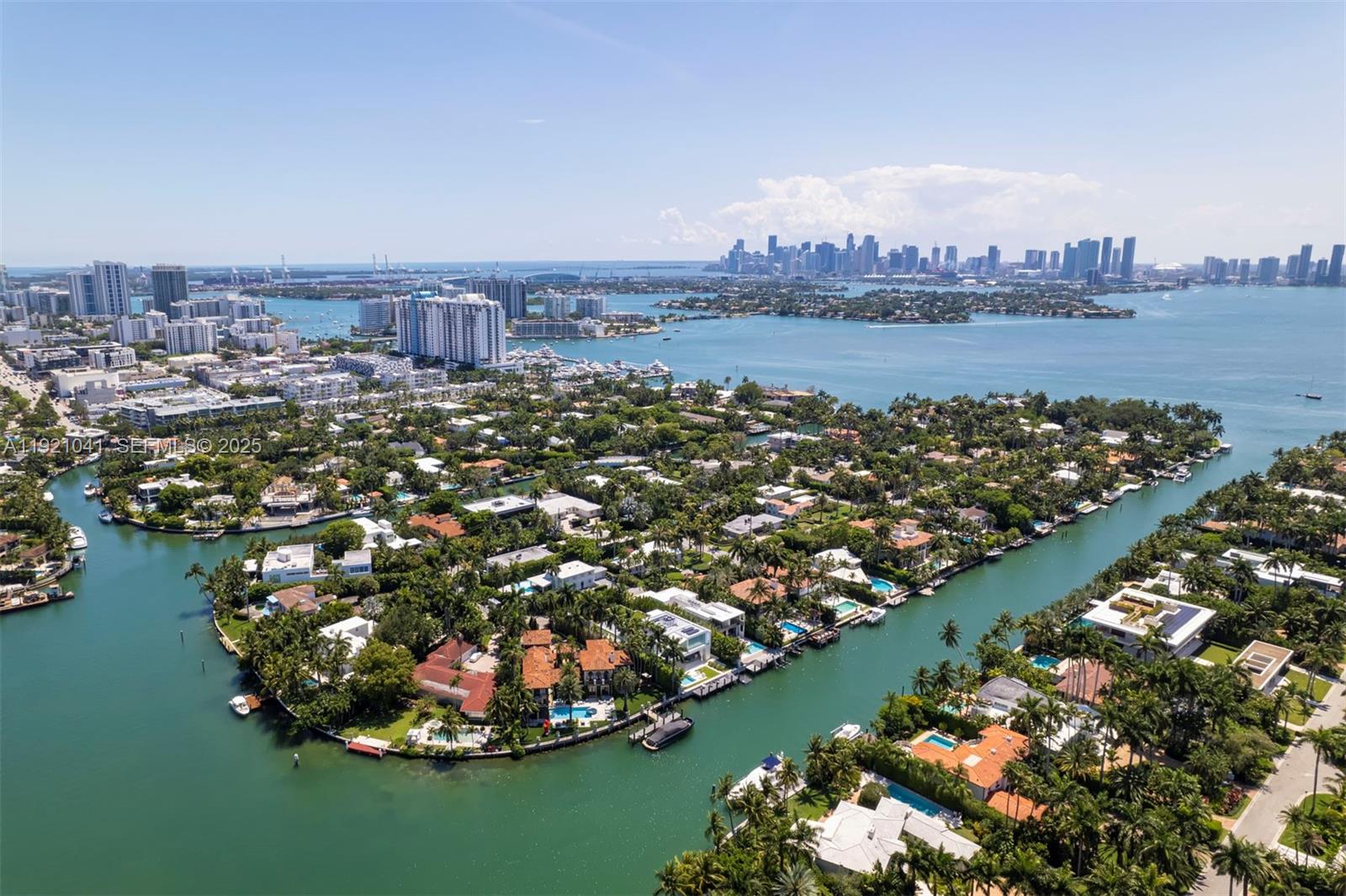 Miami Beach, Florida, 33140, United States, 4 Bedrooms Bedrooms, ,4 BathroomsBathrooms,Residential,For Sale,1998920