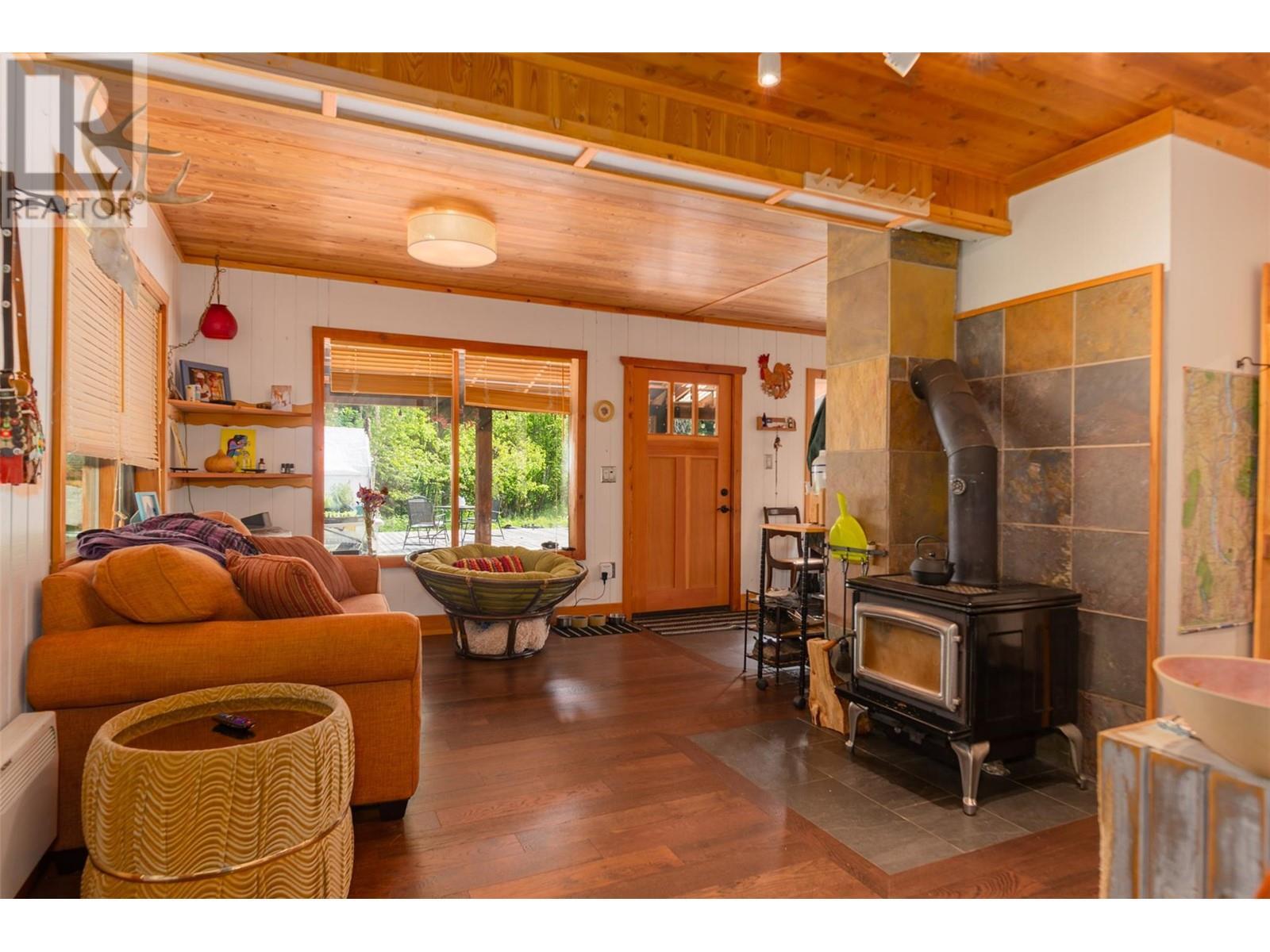 WINLAW, British Columbia, V0G 2J0, CA, 2 Bedrooms Bedrooms, ,1 BathroomBathrooms,Residential,For Sale,1913701