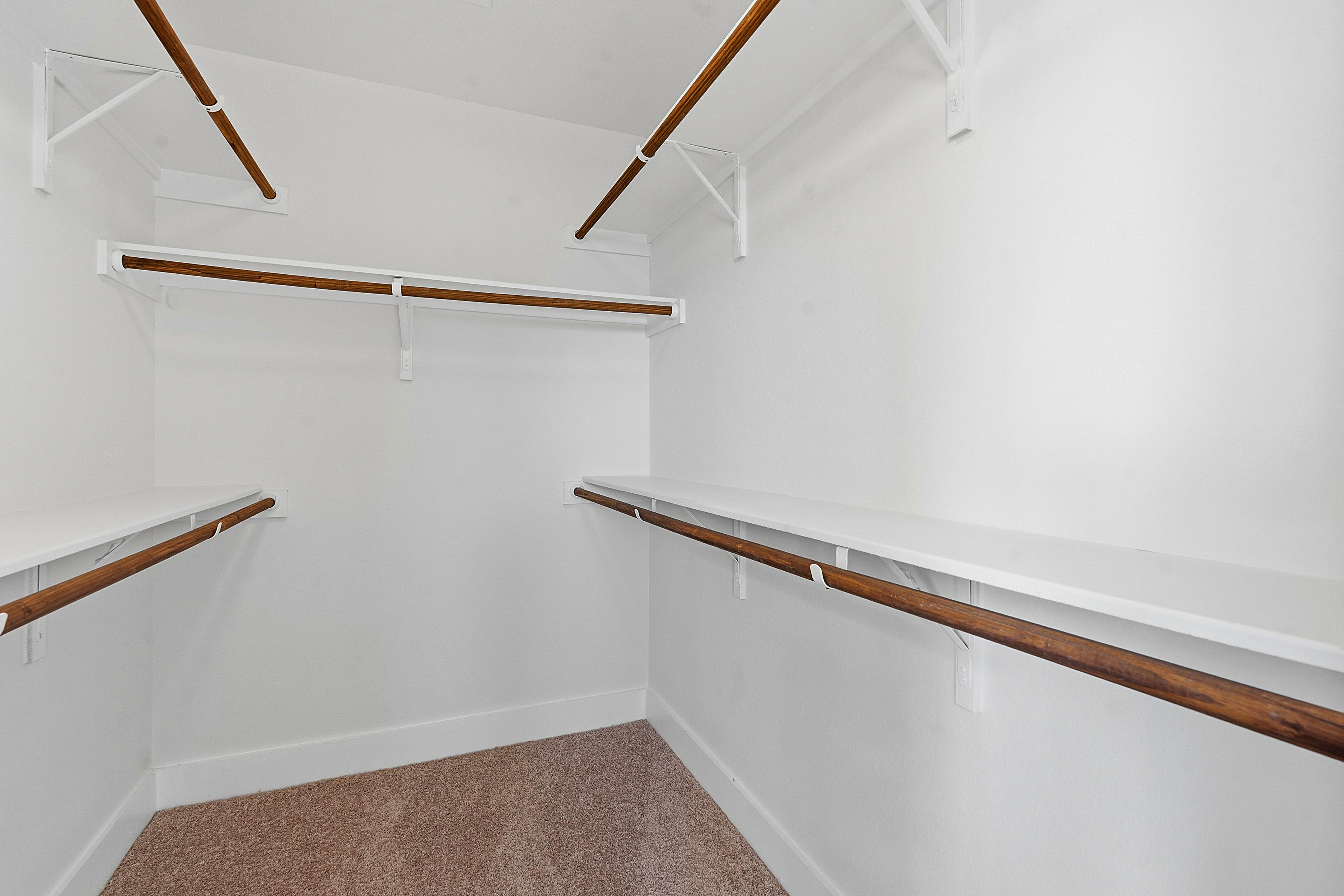  Aggressively Priced Better Than New End Unit Condo - 物件實景