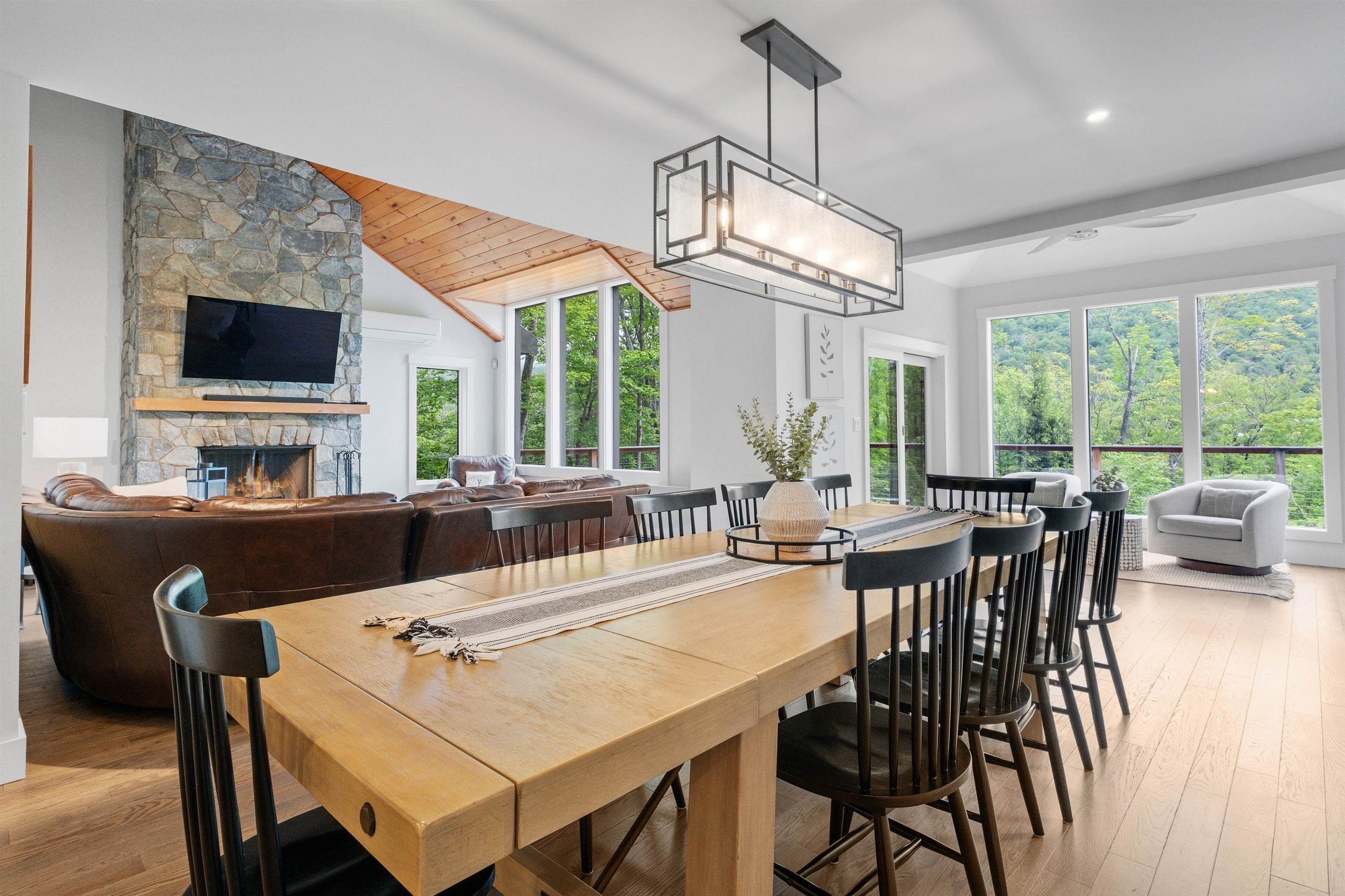 Lincoln, New Hampshire, 03251, United States, 4 Bedrooms Bedrooms, ,4 BathroomsBathrooms,Residential,For Sale,1803073