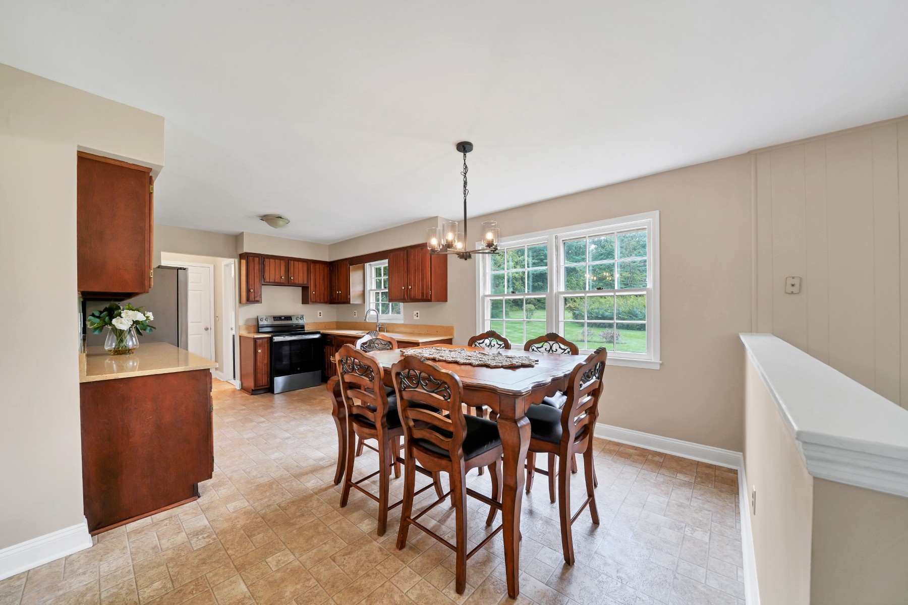  Beautifully Maintained Colonial with Expansive Backyard - 物件實景