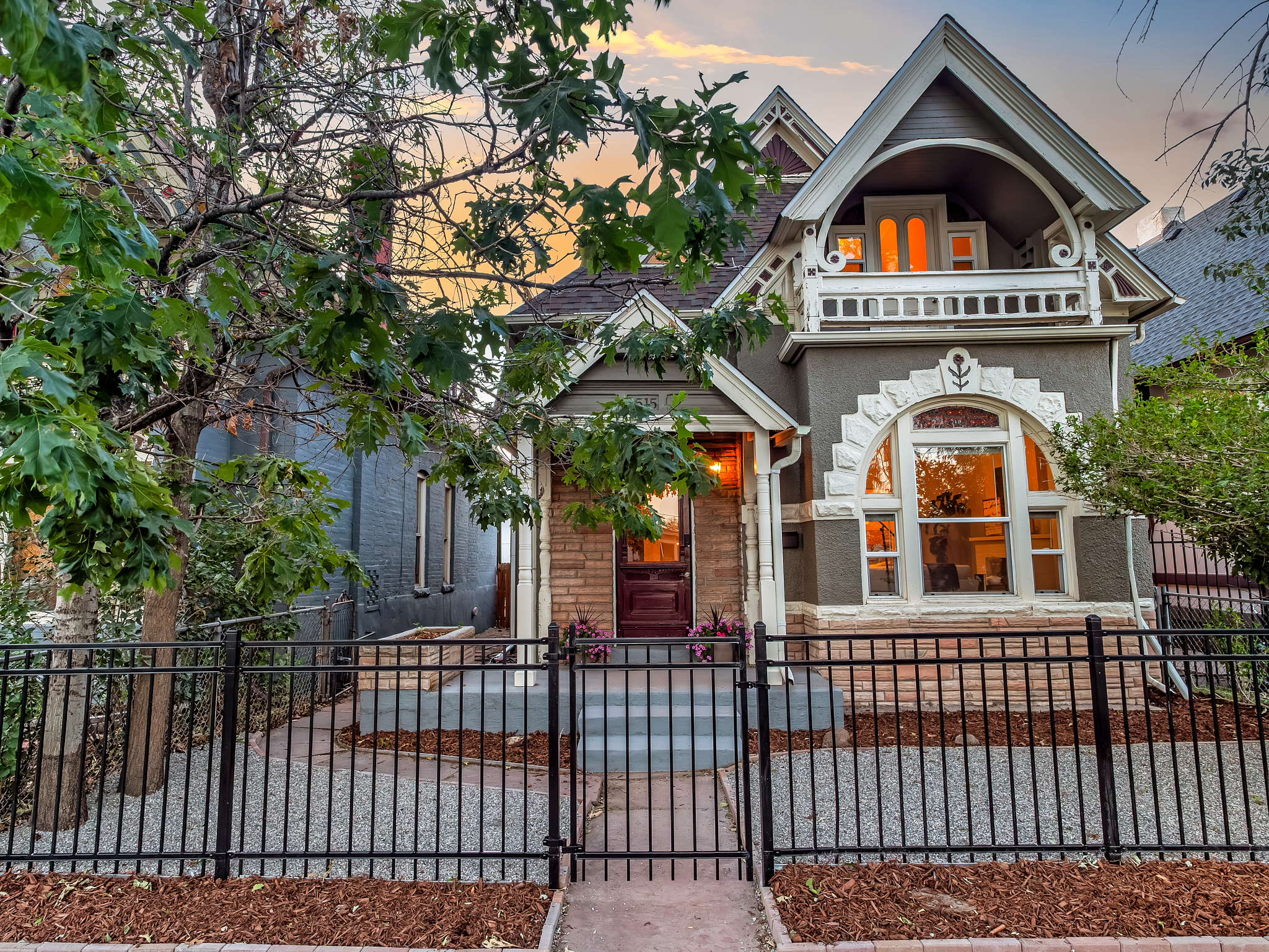  Step into this charming 1889 Victorian home - 物件實景