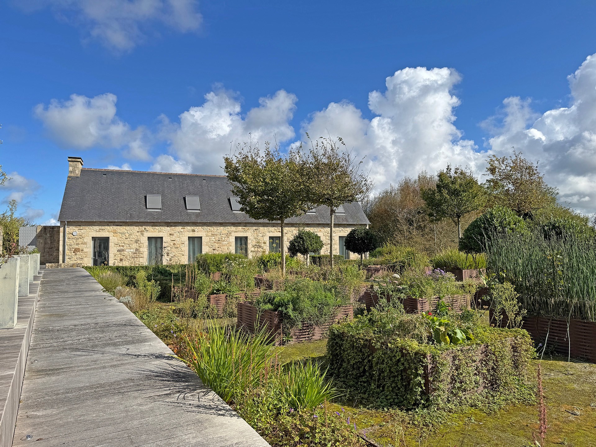 LANDEDA, LARGE HOUSE RENOVATED WITH TASTE AND ITS INDOOR SWIMMING POOL - 物件實景