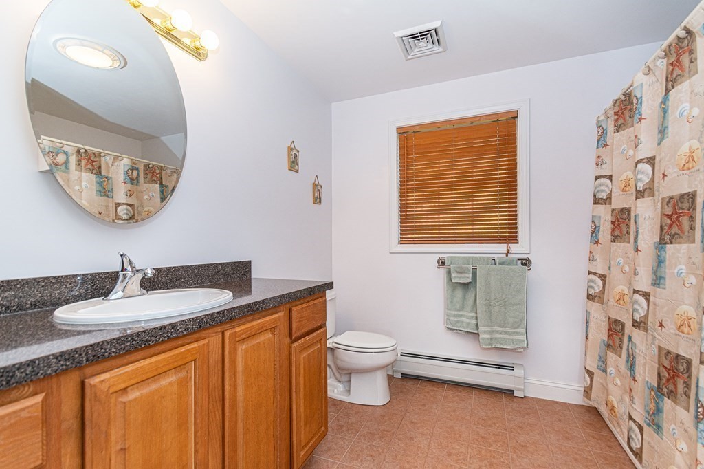Seabrook, New Hampshire, 03874, United States, 4 Bedrooms Bedrooms, ,3 BathroomsBathrooms,Residential,For Sale,1942793