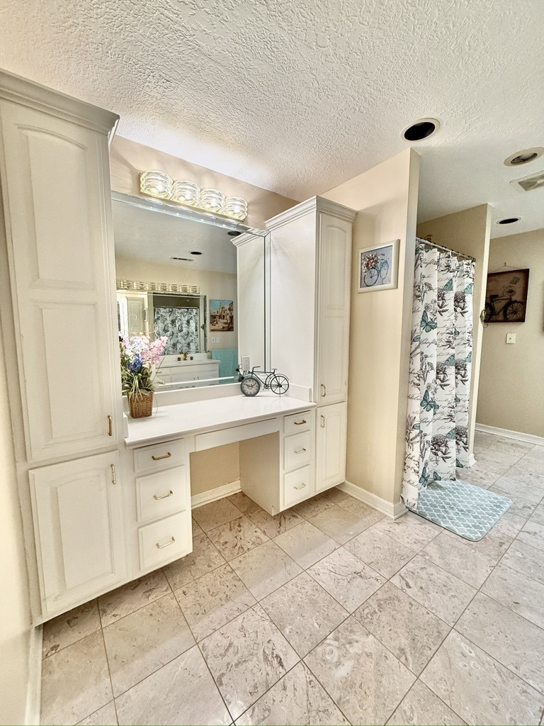 Union City, Tennessee, 38261, United States, 5 Bedrooms Bedrooms, ,6 BathroomsBathrooms,Residential,For Sale,1974158