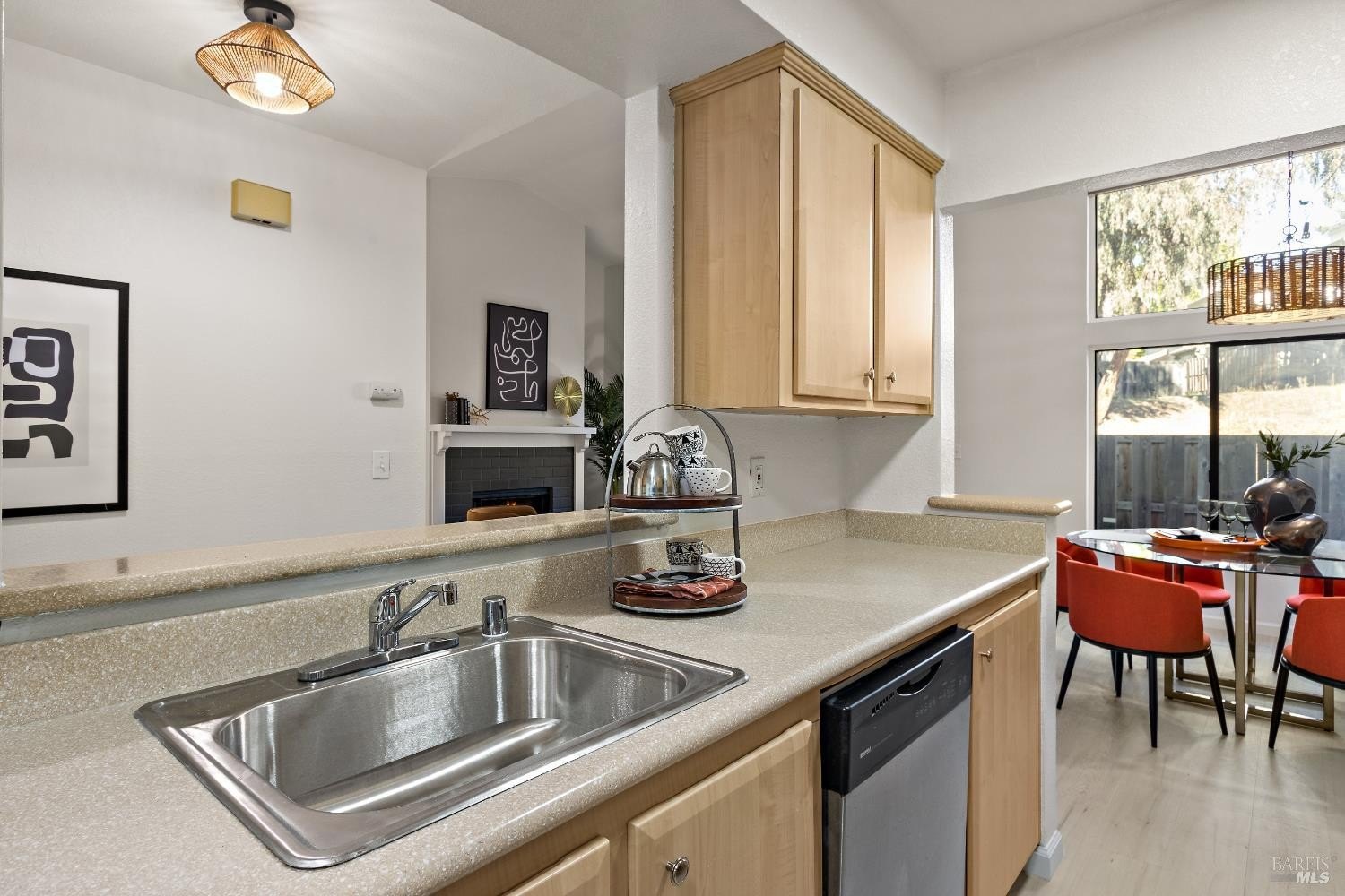 Hercules, California, 94547, United States, 2 Bedrooms Bedrooms, ,2 BathroomsBathrooms,Residential,For Sale,1988230