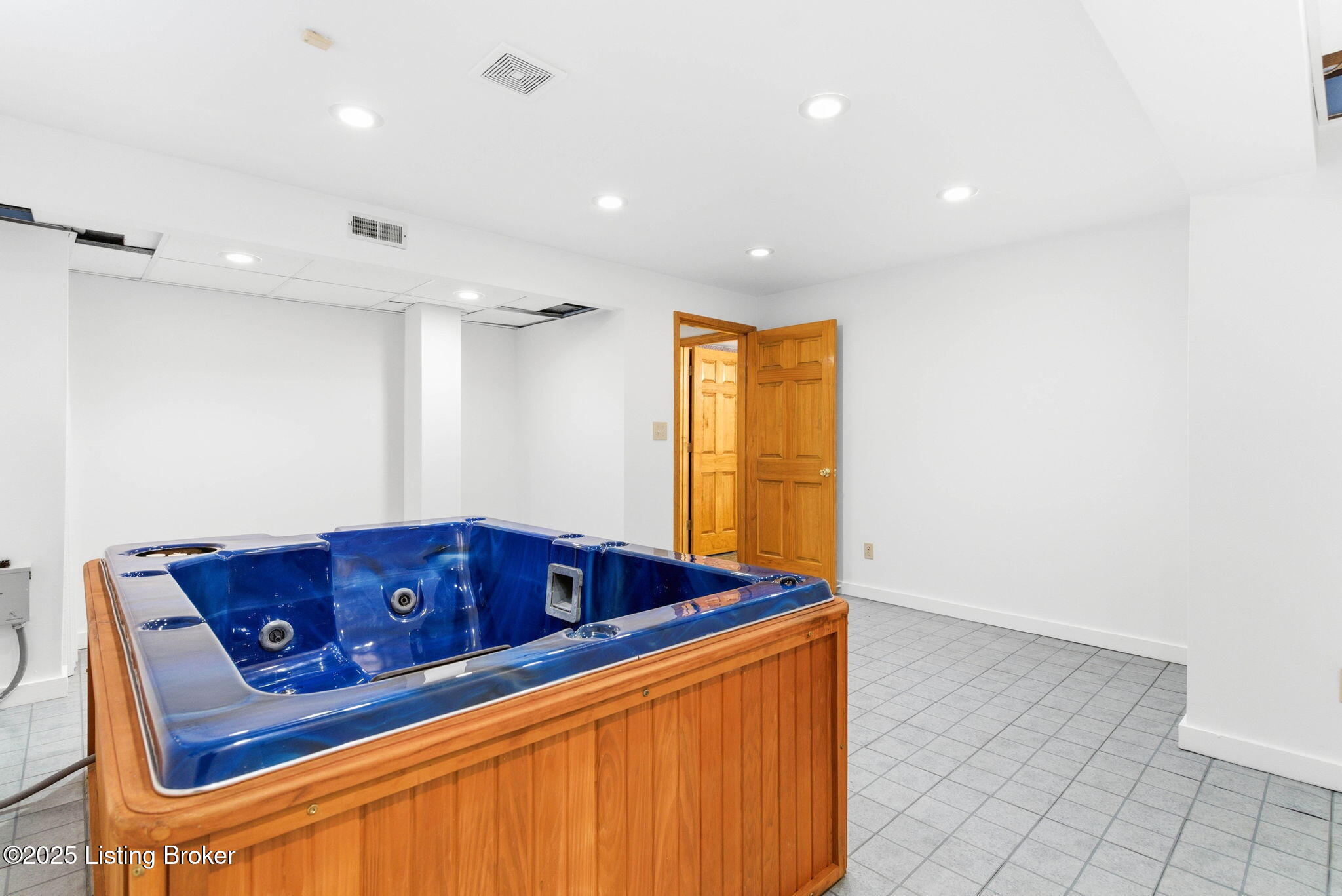 Prospect, Kentucky, 40059, United States, 3 Bedrooms Bedrooms, ,3 BathroomsBathrooms,Residential,For Sale,1996132