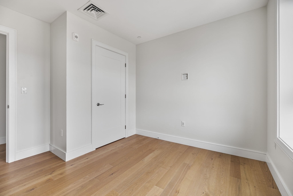 Boston, Massachusetts, 02128, United States, 2 Bedrooms Bedrooms, ,2 BathroomsBathrooms,Residential,For Sale,1981806